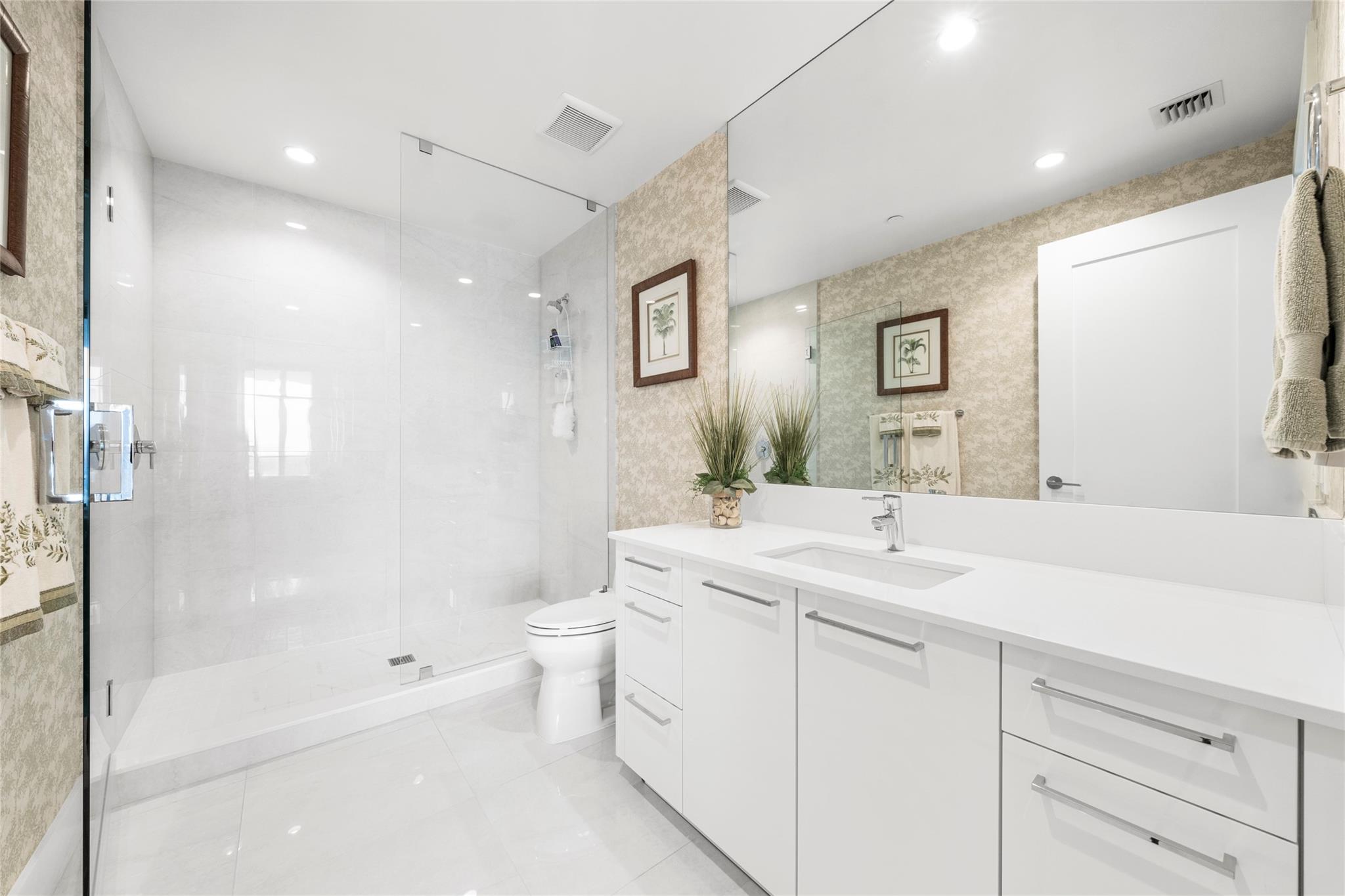 100 Las Olas - Residential