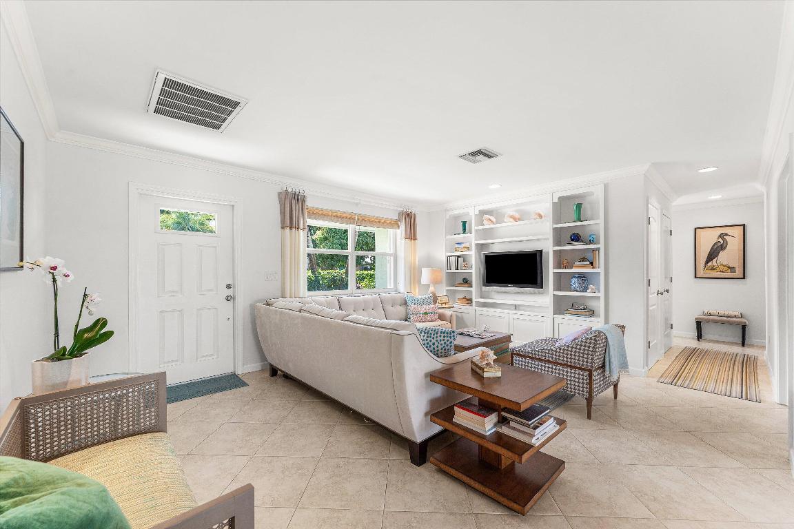 FOREST HILLS - Residential