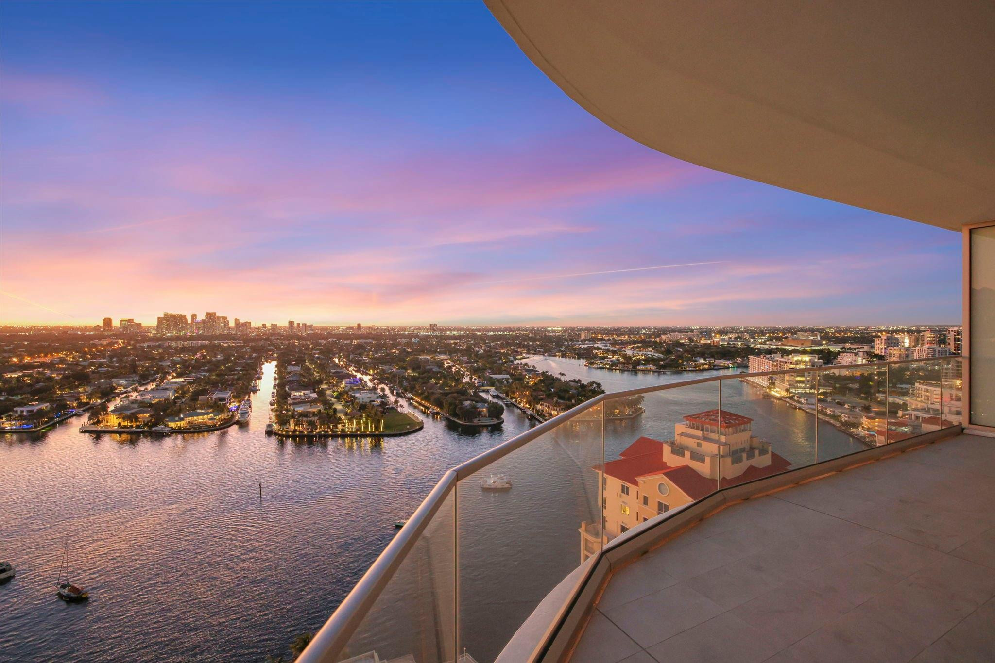 SELENE OCEANFRONT RESIDEN - Residential