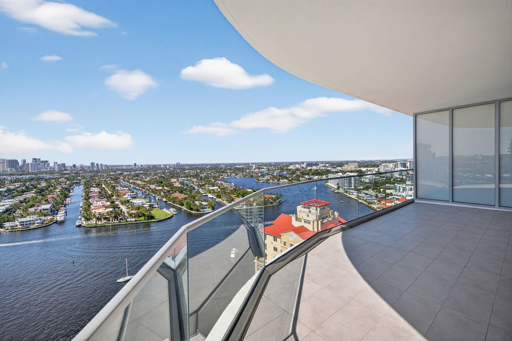 SELENE OCEANFRONT RESIDEN - Residential