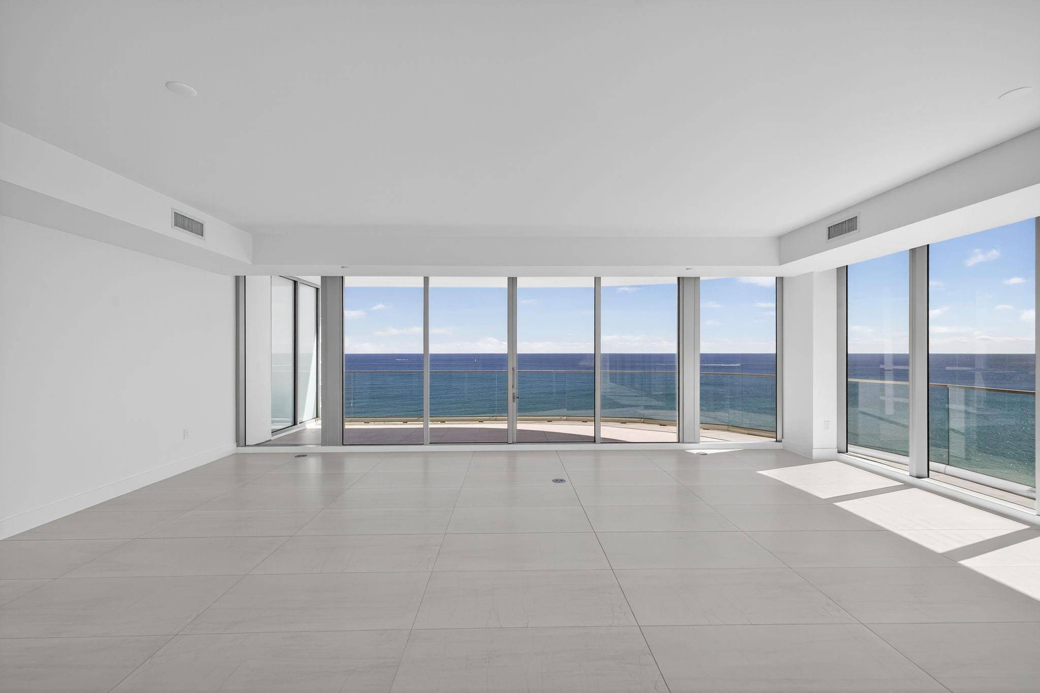 SELENE OCEANFRONT RESIDEN - Residential