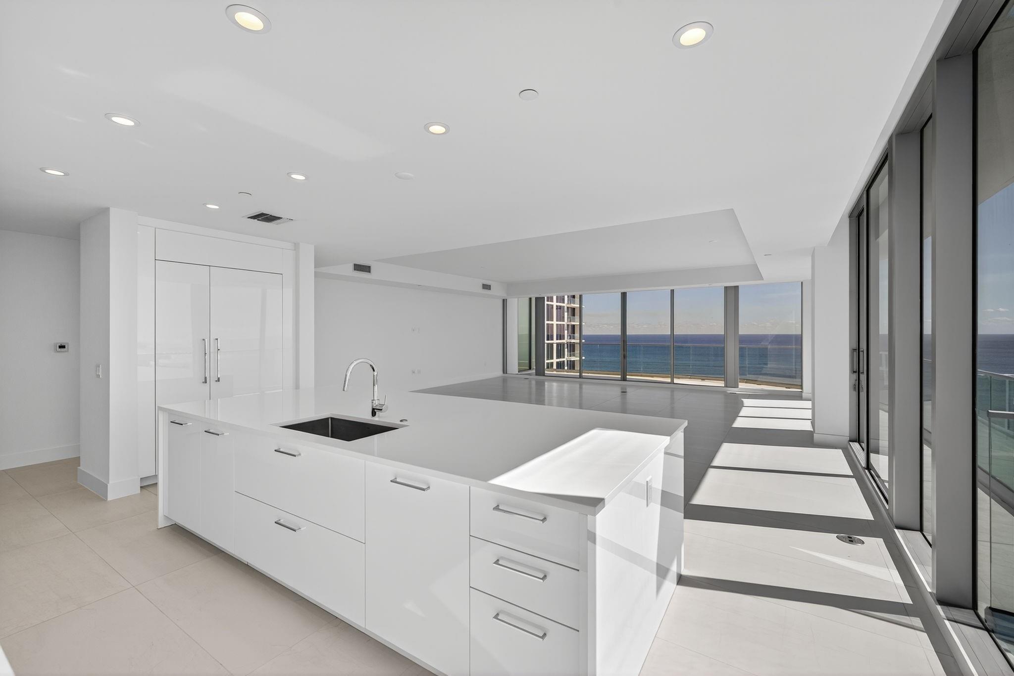 SELENE OCEANFRONT RESIDEN - Residential