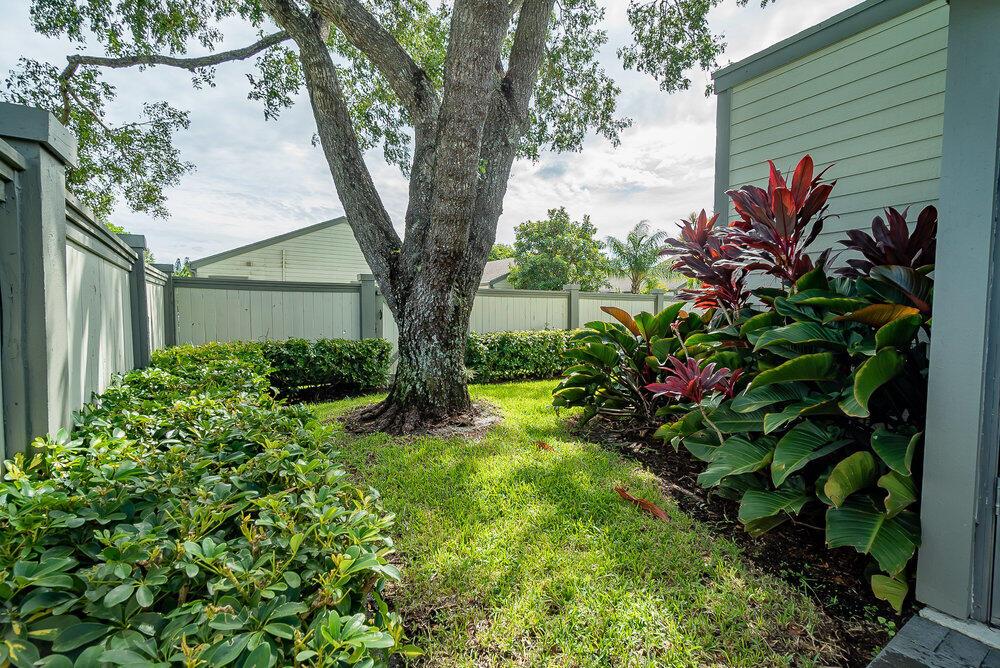 BEDFORD MEWS AT WELLINGTO - Residential