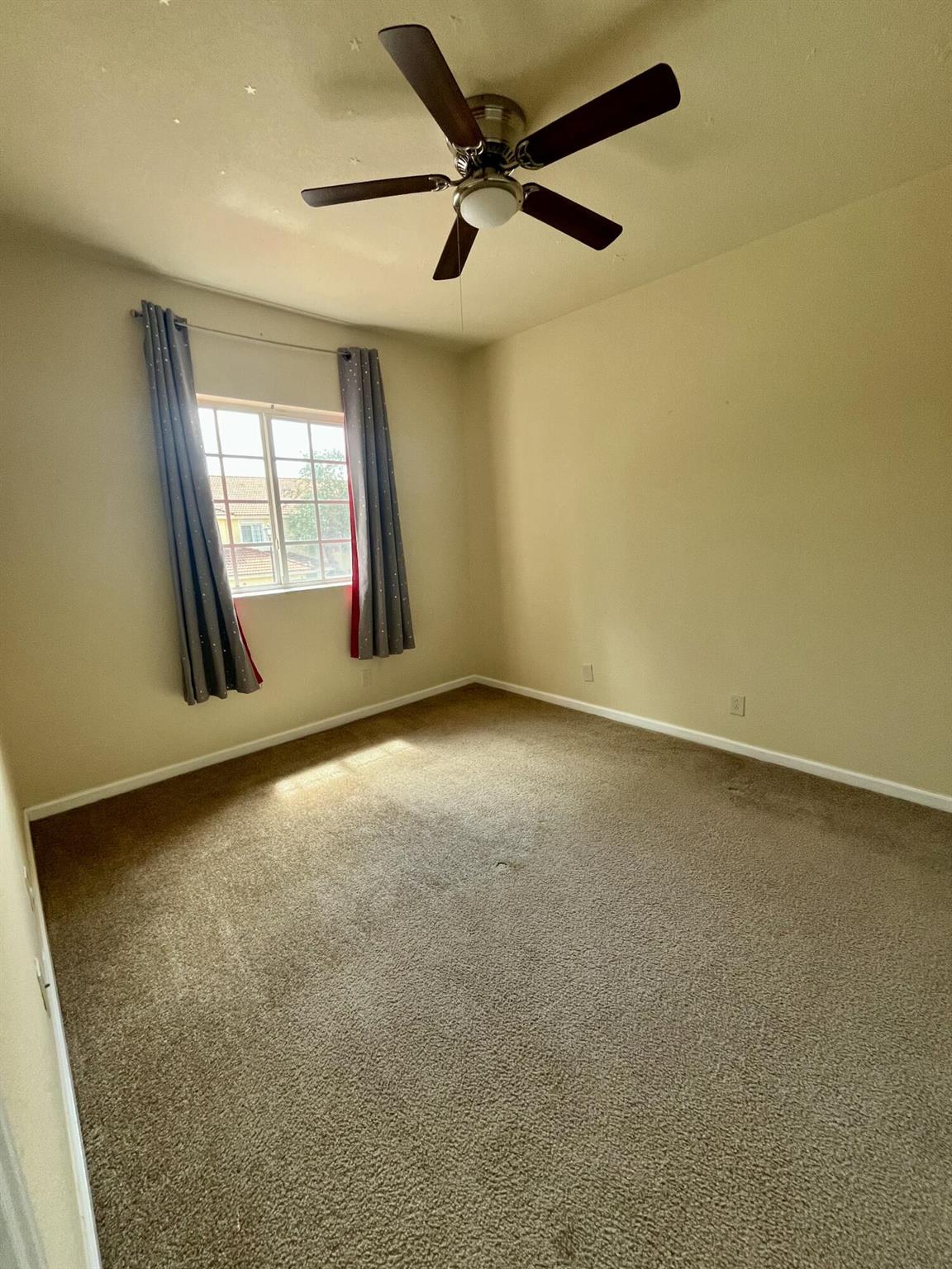 THE ISLES AT OAKLAND - Residential Lease