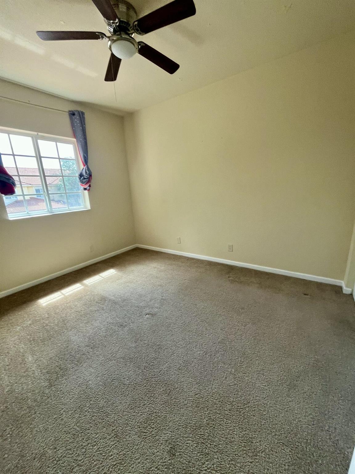 THE ISLES AT OAKLAND - Residential Lease