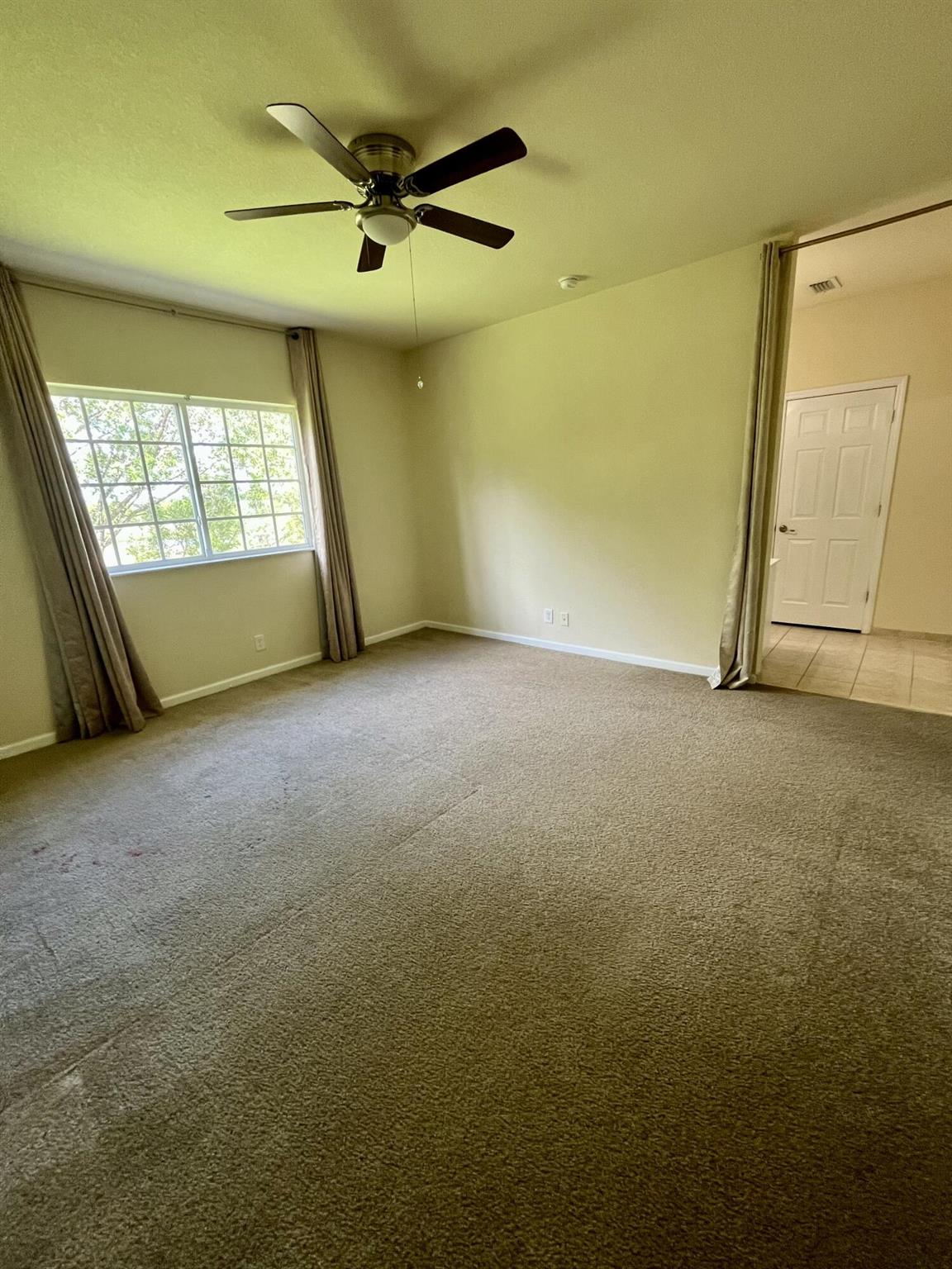 THE ISLES AT OAKLAND - Residential Lease