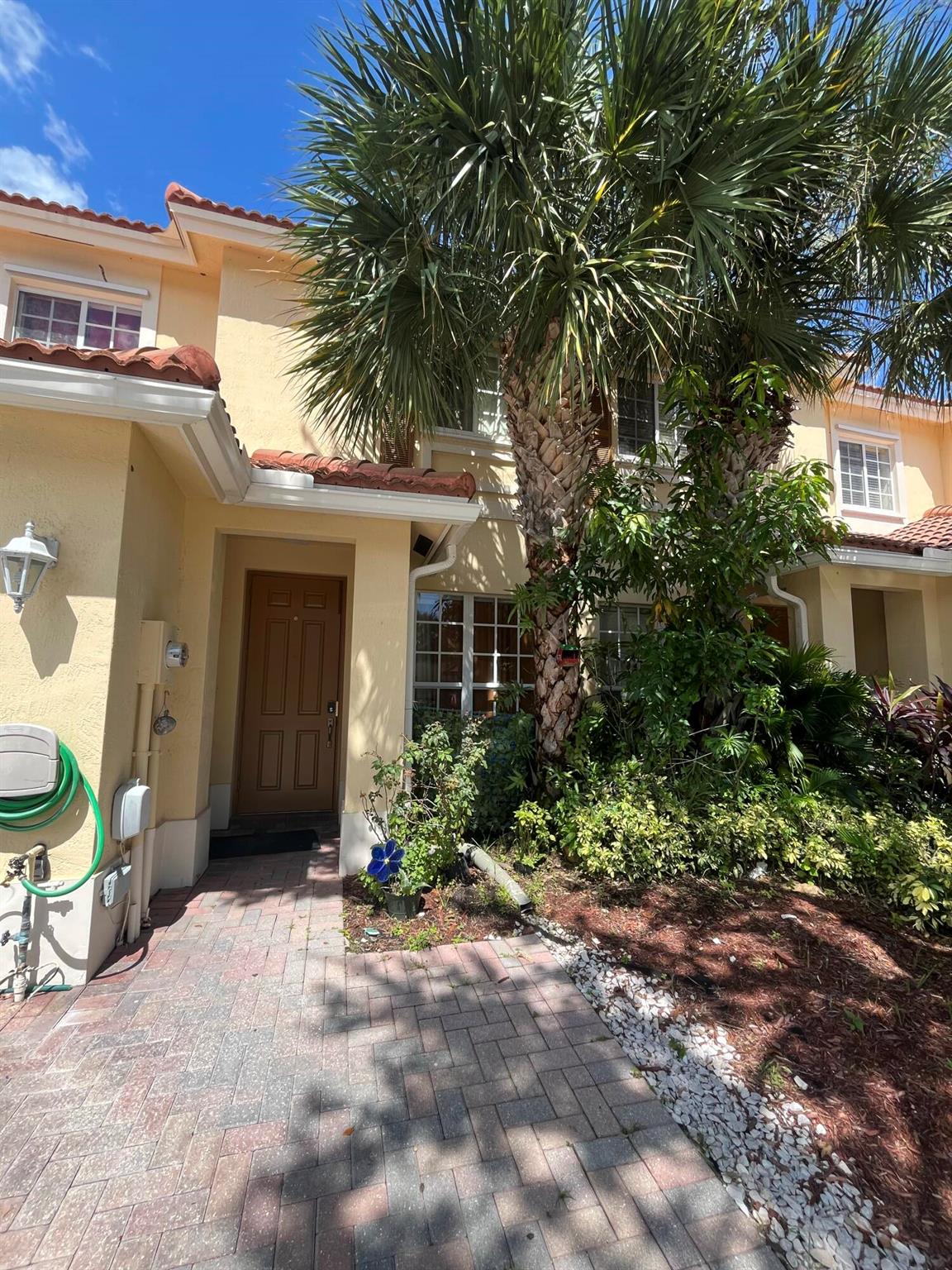 THE ISLES AT OAKLAND - Residential Lease