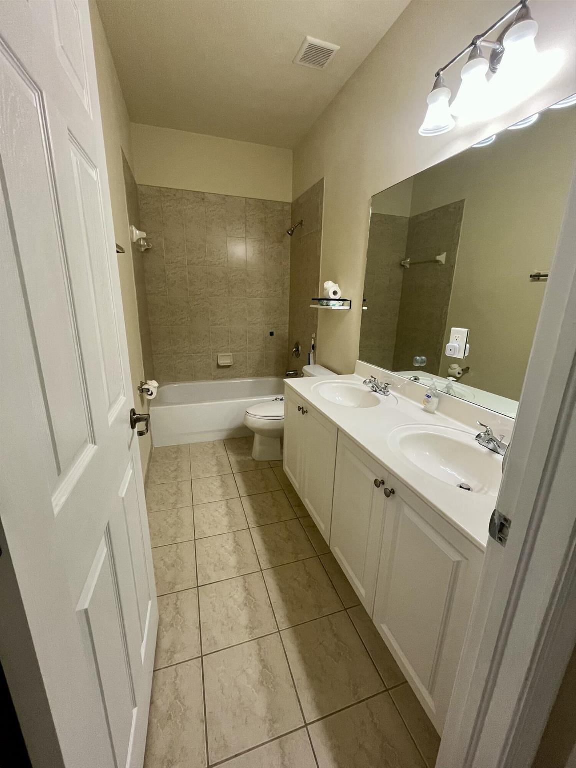 THE ISLES AT OAKLAND - Residential Lease