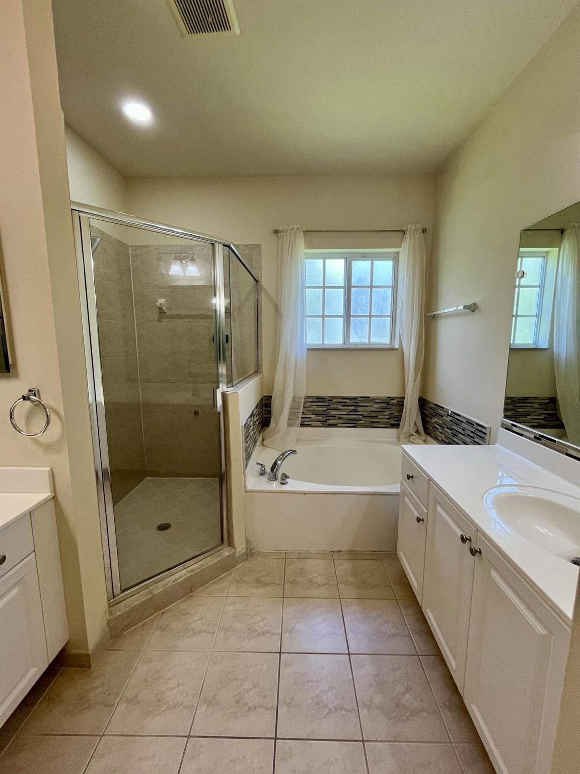 THE ISLES AT OAKLAND - Residential Lease