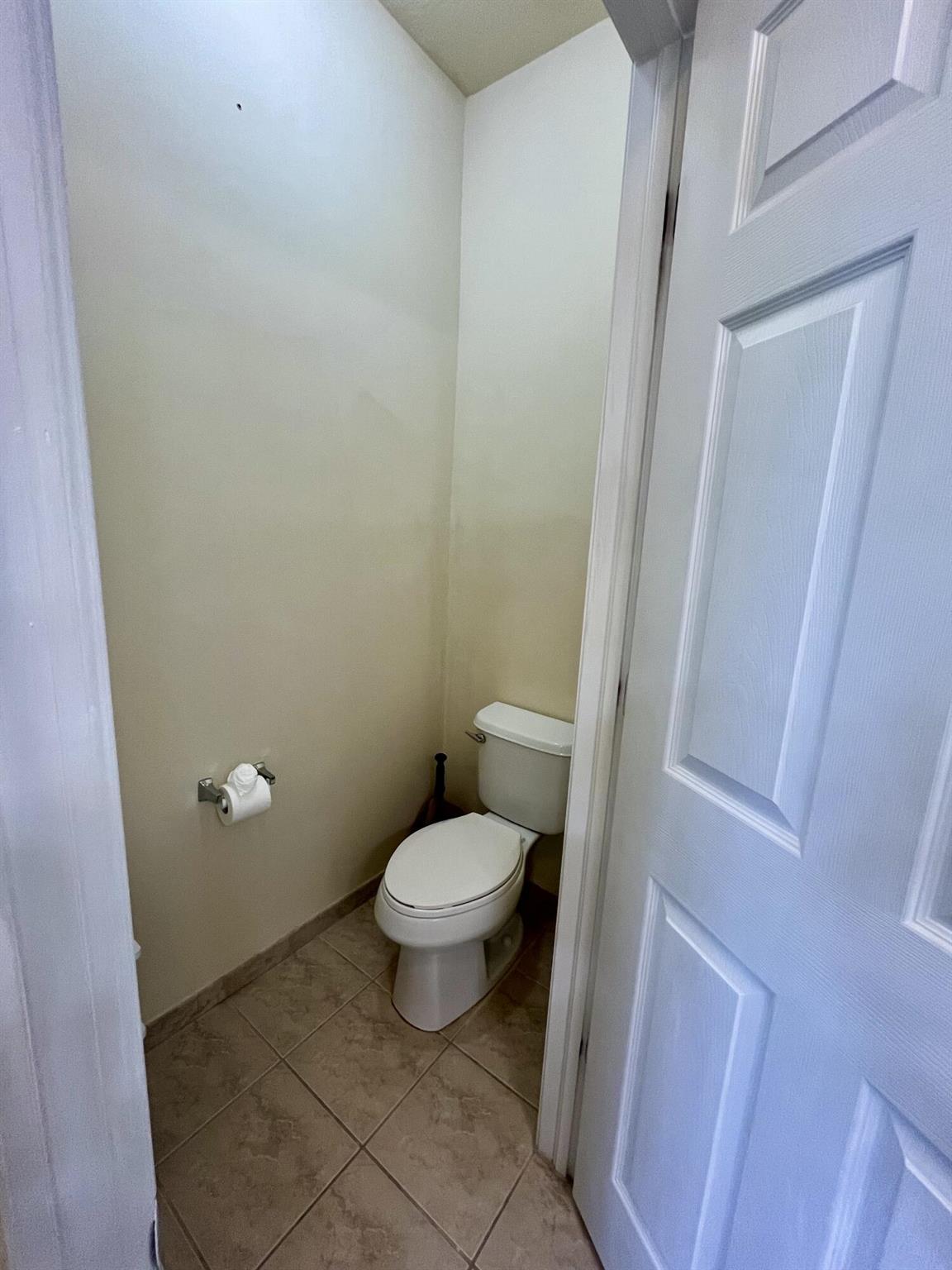 THE ISLES AT OAKLAND - Residential Lease