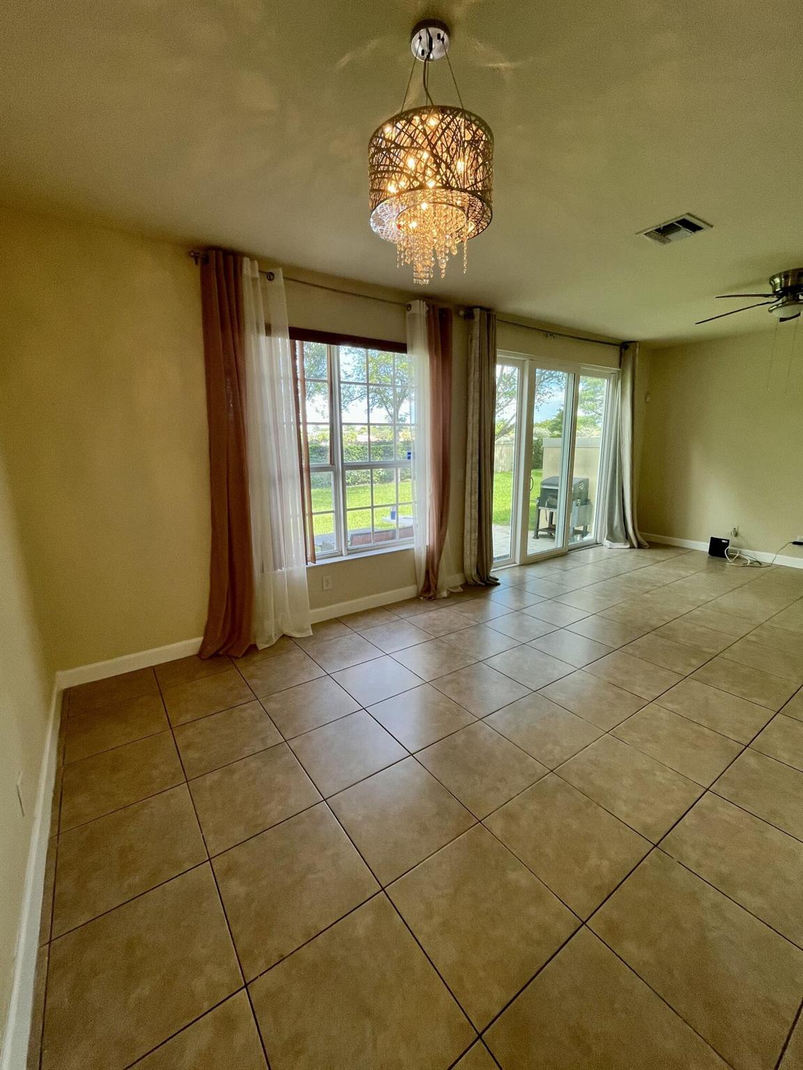 THE ISLES AT OAKLAND - Residential Lease