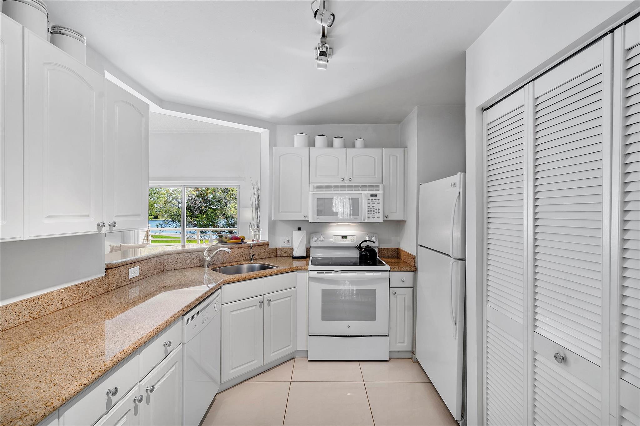 Summer lake - Residential Lease