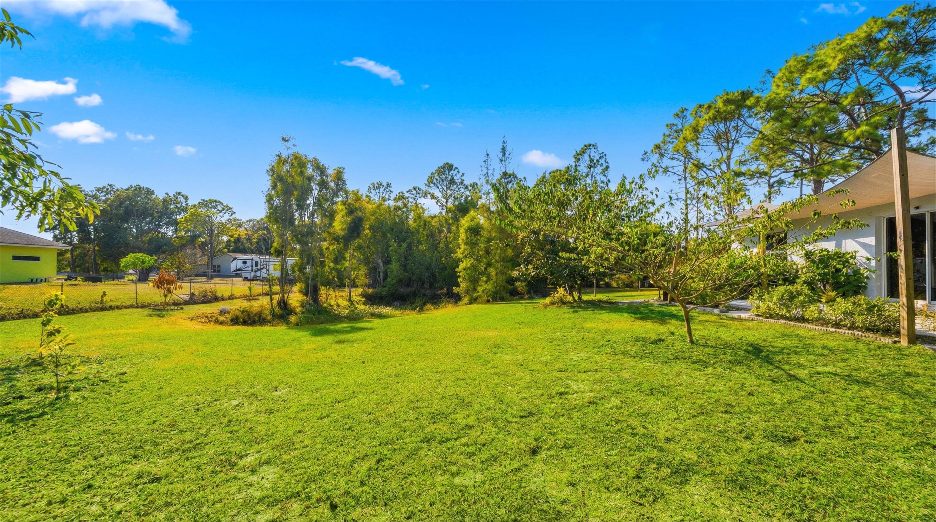 ACREAGE/LOXAHATCHEE - Residential