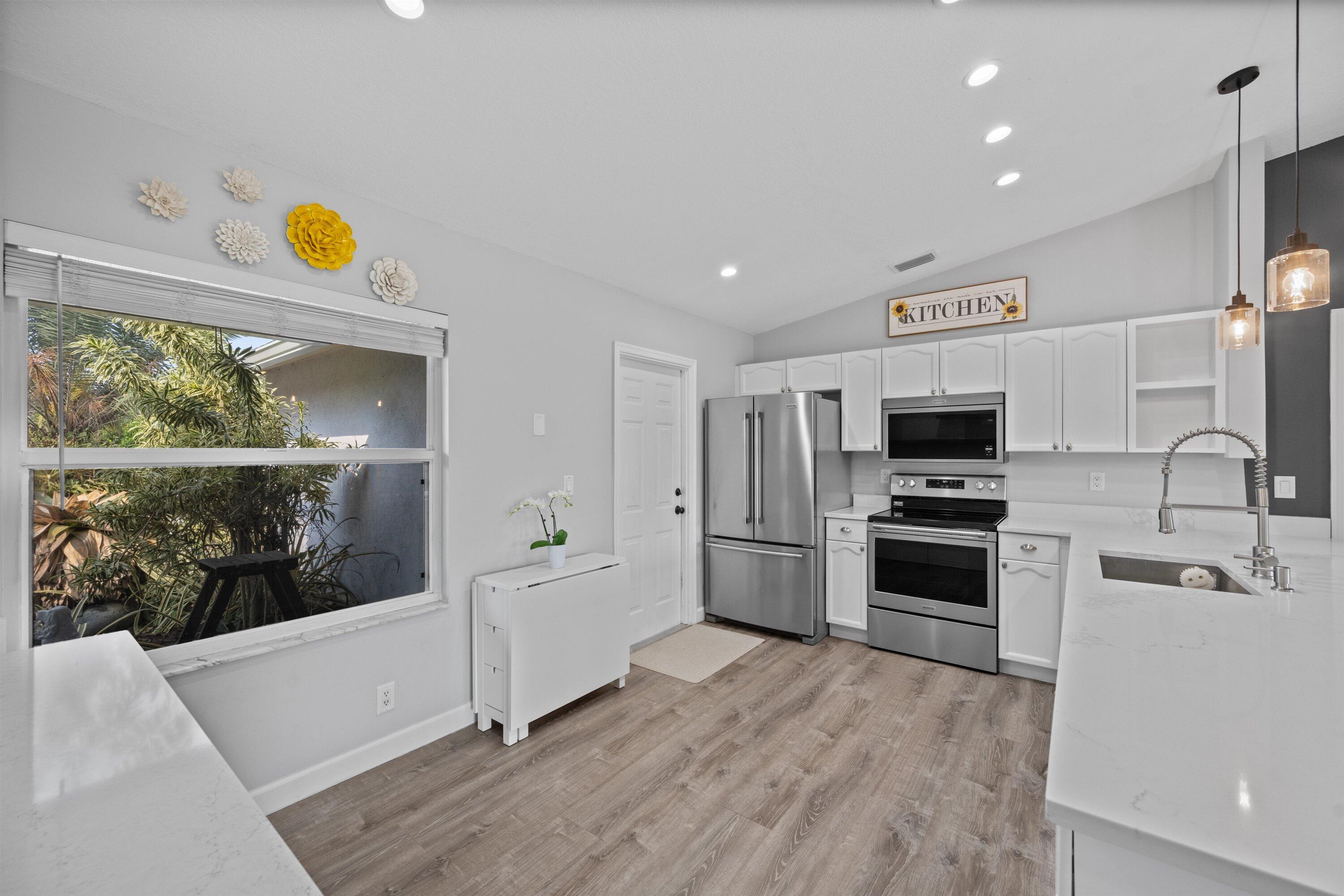 ACREAGE/LOXAHATCHEE - Residential