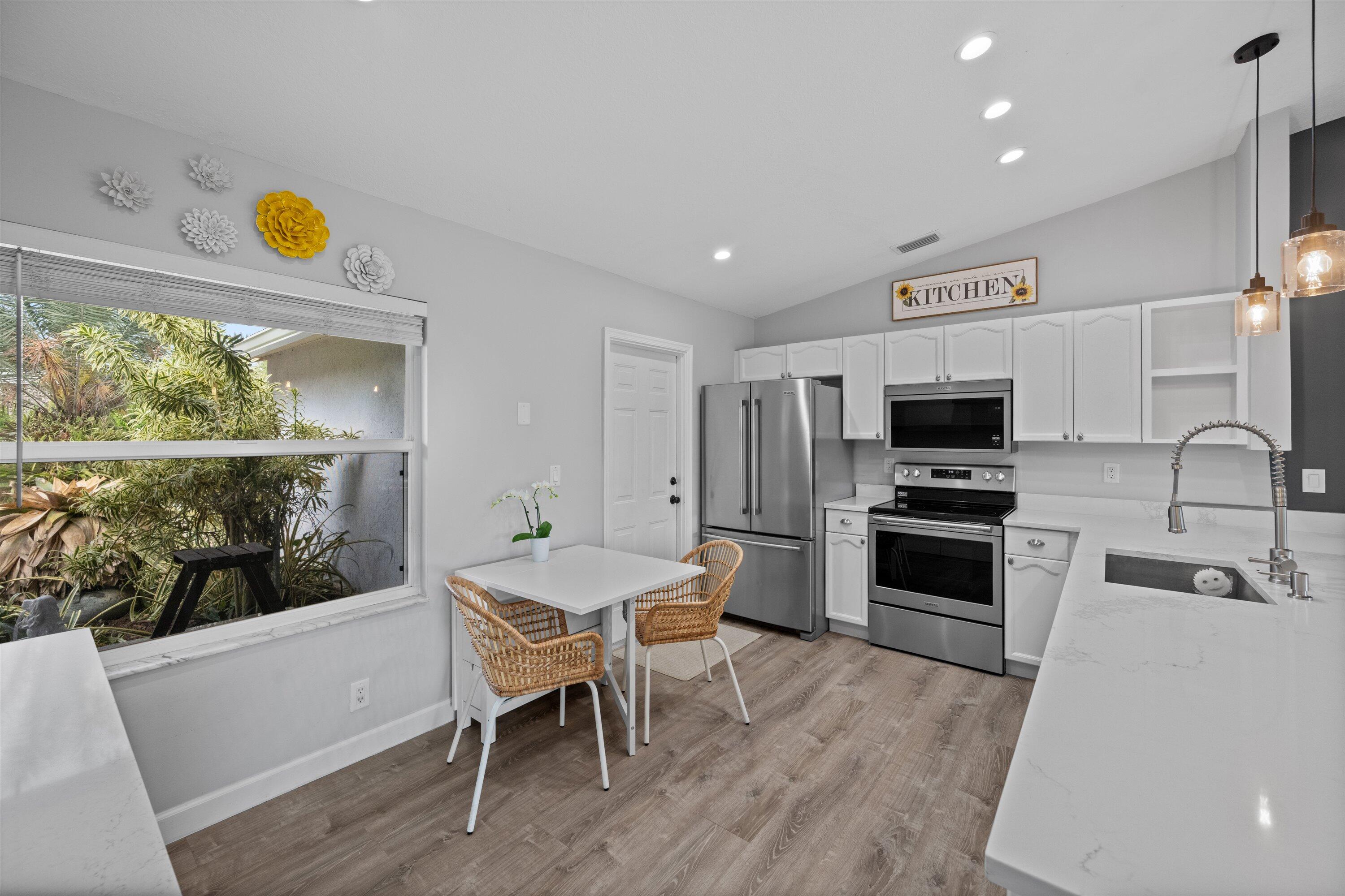 ACREAGE/LOXAHATCHEE - Residential