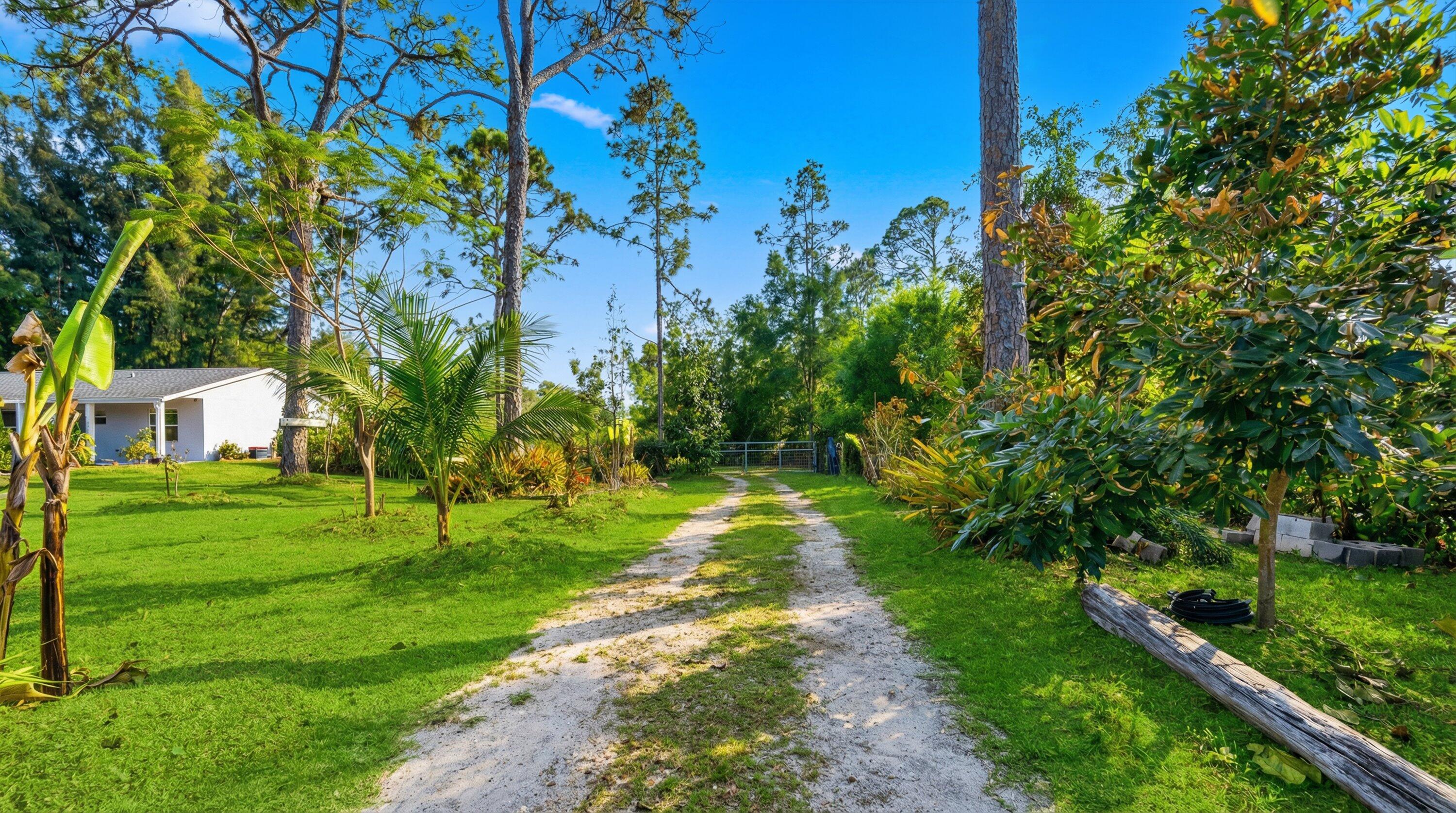 ACREAGE/LOXAHATCHEE - Residential