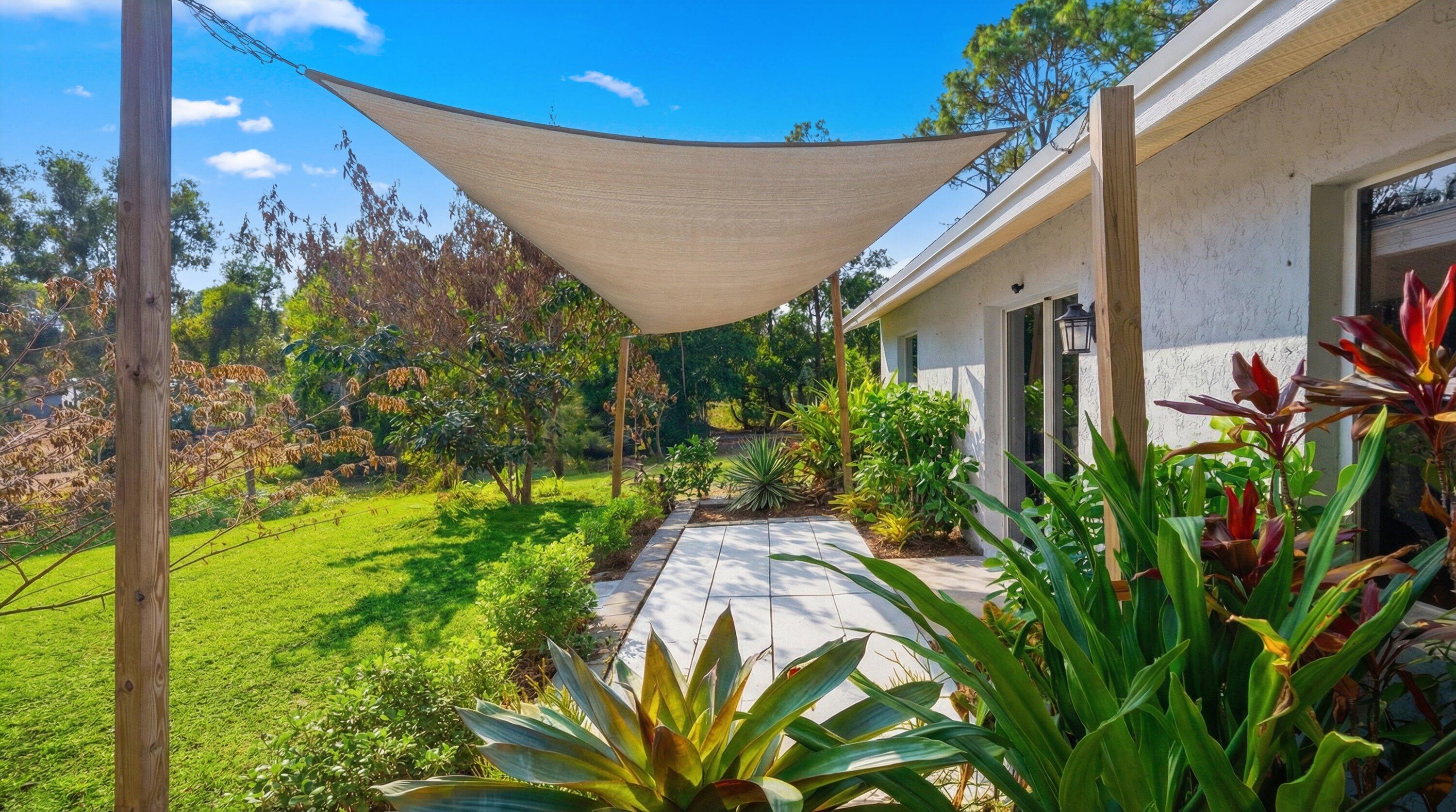 ACREAGE/LOXAHATCHEE - Residential