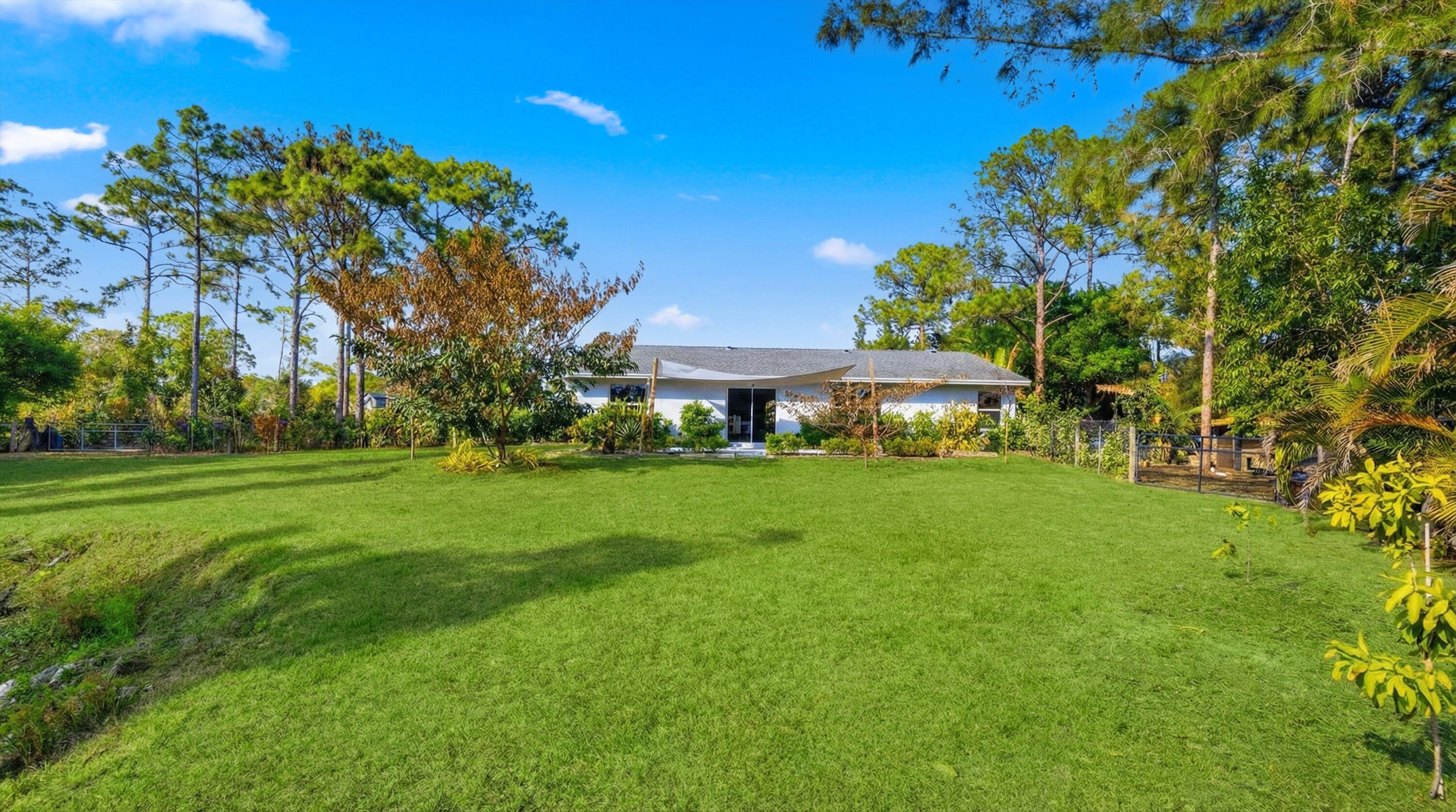 ACREAGE/LOXAHATCHEE - Residential