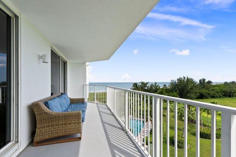 A home in Hutchinson Island