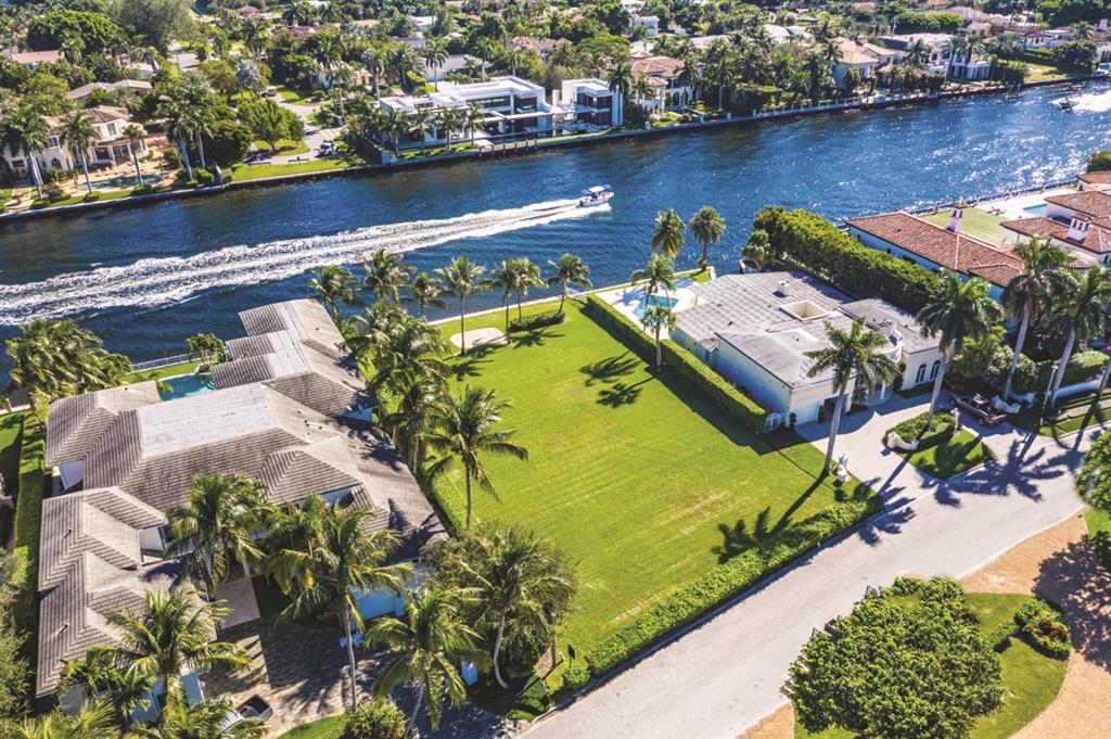 ROYAL PALM YACHT & COUNTRY CLUB - Land