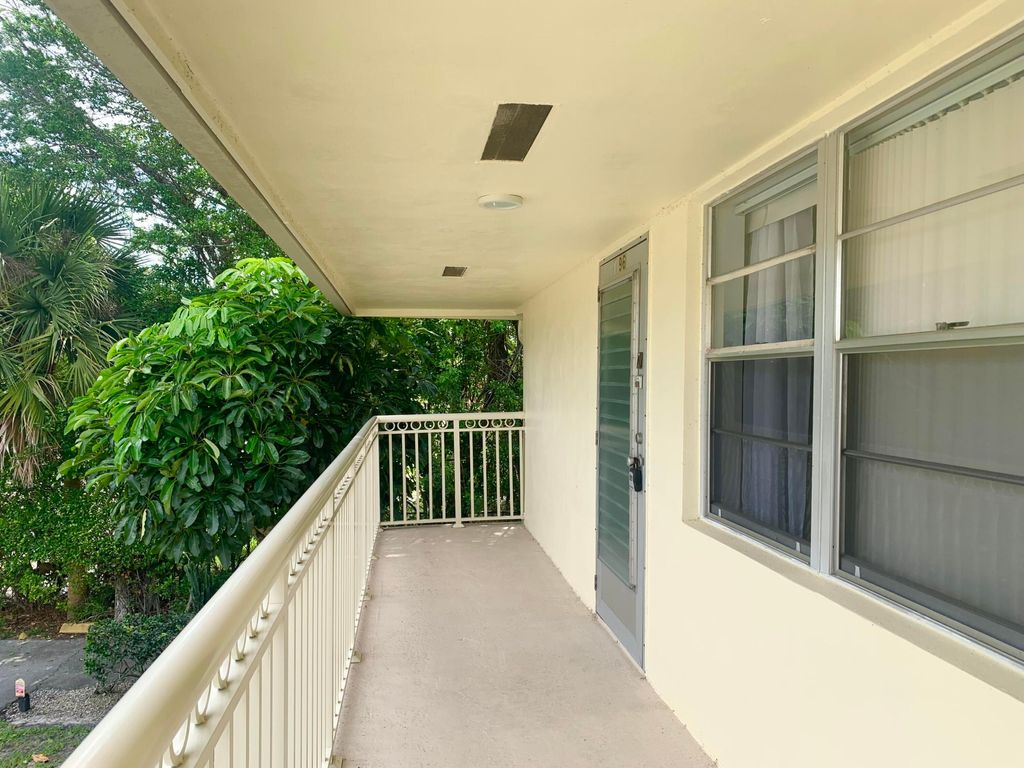 Photo of 96 Hastings F, West Palm Beach, FL 33417 (MLS # B26014266)