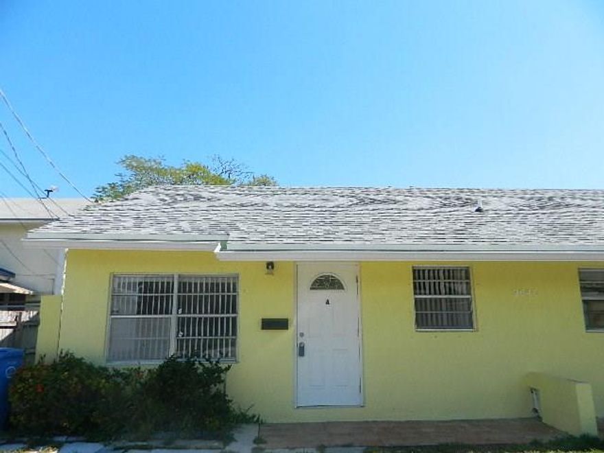 AMAZING AND GORGEOUS LARGE 2 BEDROOM AND 2 BATHROOM WITH A BONUS ROOM "COULDE BE USED A 3RD BEDROOM" BIG LIVING ROOM AND BEDROOMS, SEMI UPDATED BATHROOMS, NEW KITCHEN CABINETS AND COUNTERS, TILE THROUGH OUT THE APARTMENT, NEW CENTRAL A/C, LOTS OF WINDOWS AND DAY LIGHT, PRIVATE BACK YARD, BRING YOUR WASHER AND DYRER - HOOK UP AVAILABLE IN THE UNIT. THIS APARTMENT IS CENTRALLY LOCATED CLOSE TO FUNKY BUDAH, DOWNTOWN OAKLAND PARK, AND WILTON MANORS AND WILTON DR. NEXT TO ALL SHOPPING AREAS. MUST SEE IT.