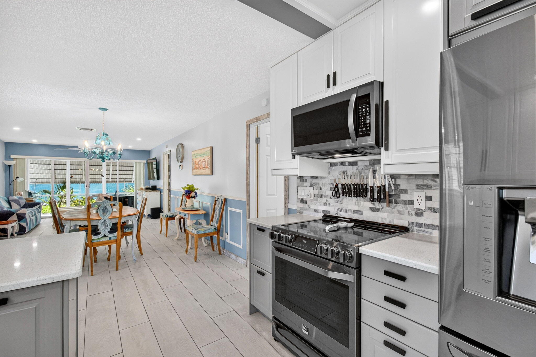 812 Meadowlark Lane