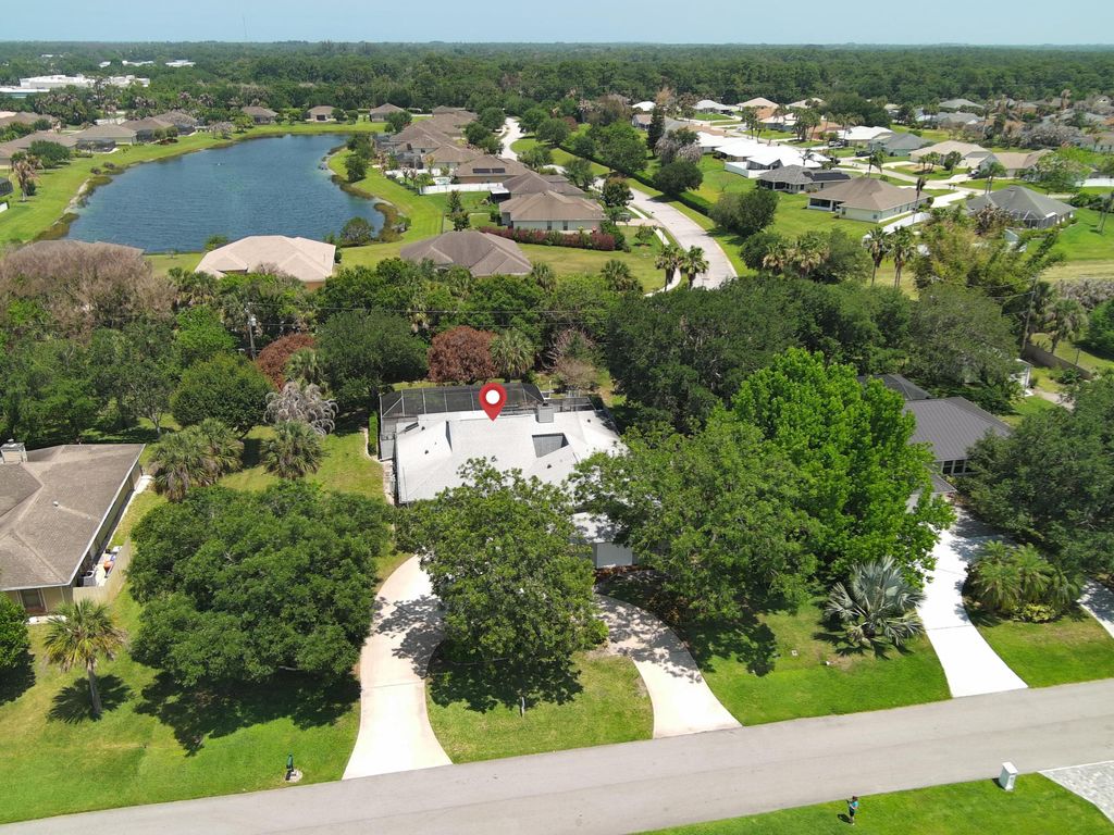 Photo of 1070 47th Avenue SW, Vero Beach, FL 32968 (MLS # B26026807)