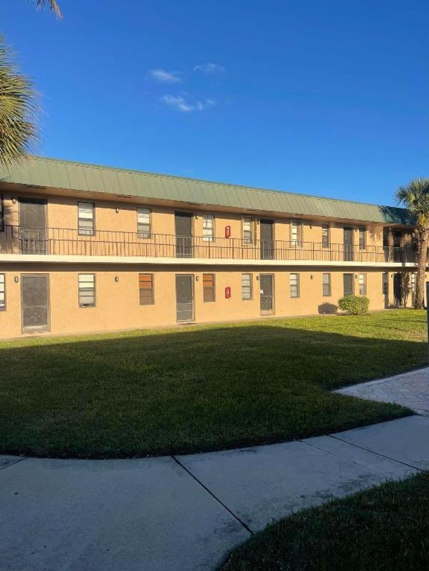 freshly painted and renovated studio apartment is available immediately a must see all new appliances, water heater and more. great amenities are included. Pool, Laundry facility on premises and library. close to all major restaurants, grocery stores and 95. available now.
