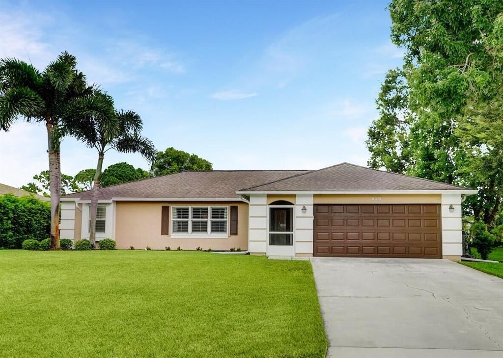 Photo of 629 SE Stow Terrace, Port Saint Lucie, FL 34984 (MLS # R10733073)