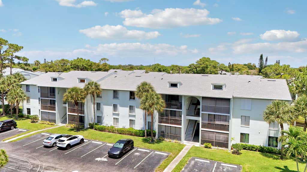 Photo of 3630 ALDER Drive #E2, West Palm Beach, FL 33417 (MLS # B26062154)