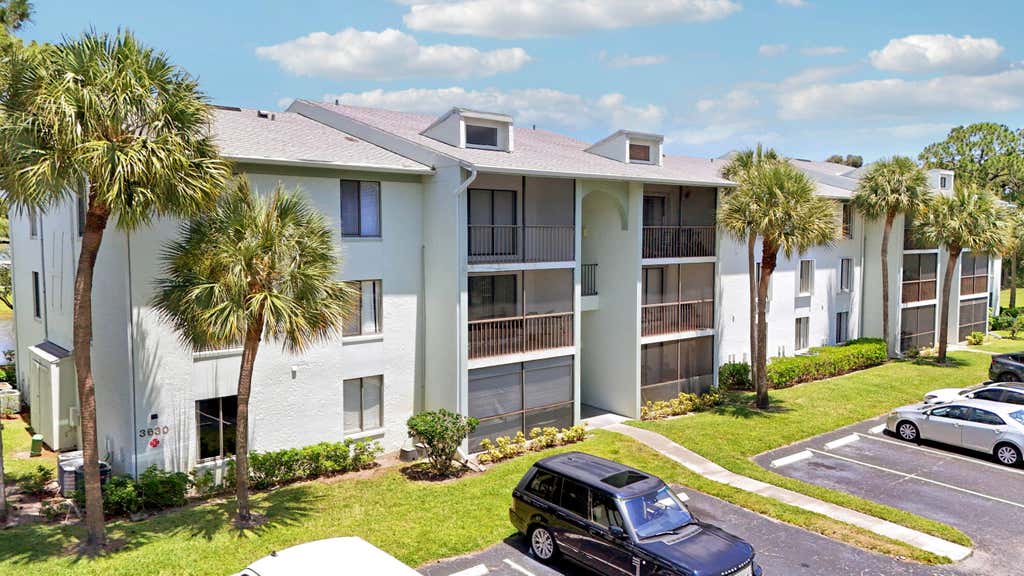 Photo of 3630 ALDER Drive #E2, West Palm Beach, FL 33417 (MLS # B26062154)