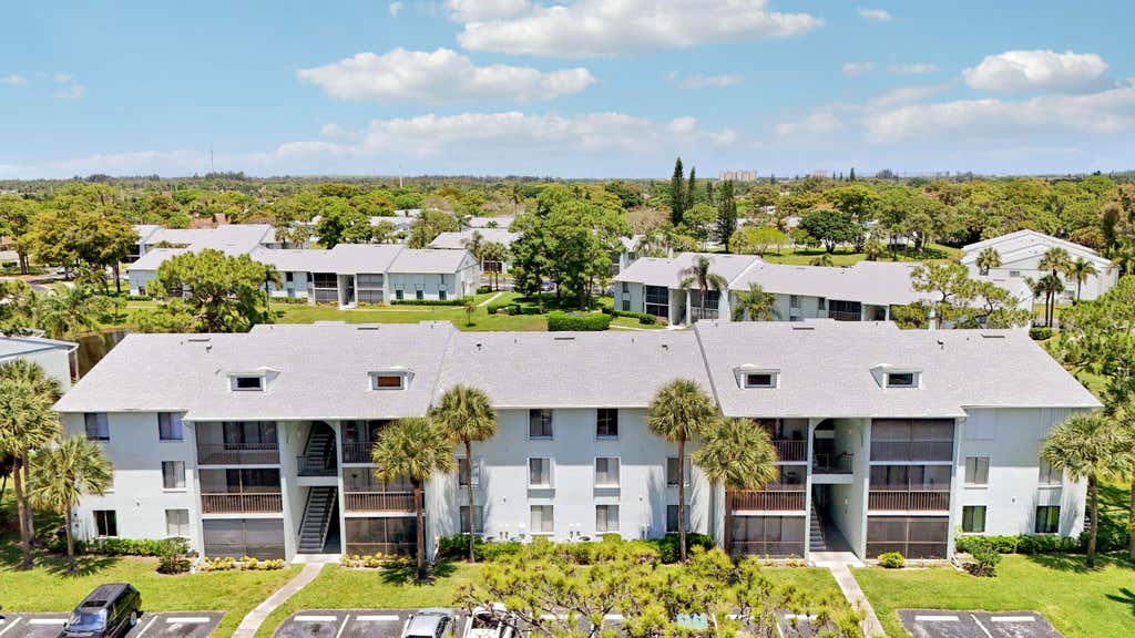 Photo of 3630 ALDER Drive #E2, West Palm Beach, FL 33417 (MLS # B26062154)