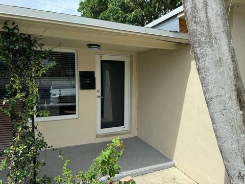 903 NE 7th St Hallandale Beach FL 33009