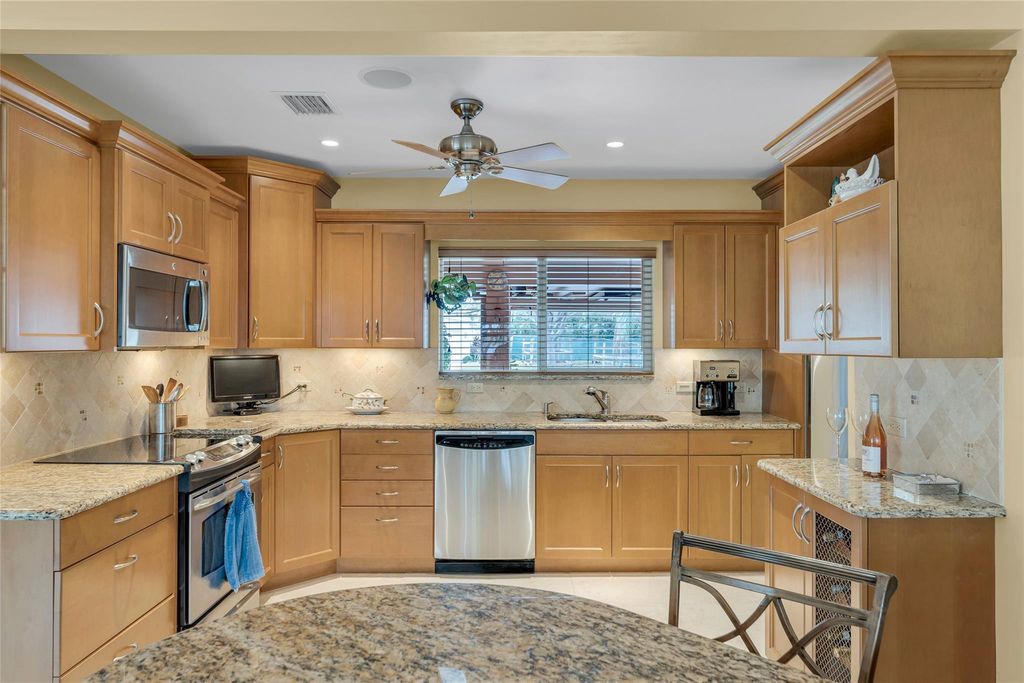 Photo of 2725 SE 5th Court, Pompano Beach, FL 33062 (MLS # F10408098)