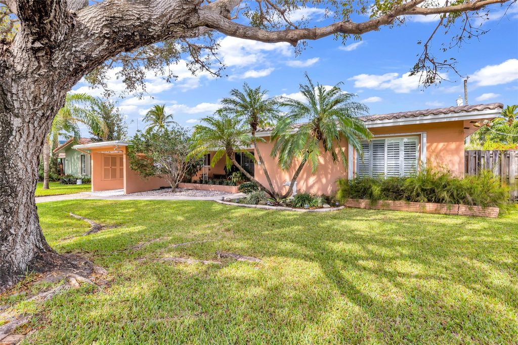 Photo of 2725 SE 5th Court, Pompano Beach, FL 33062 (MLS # F10408098)