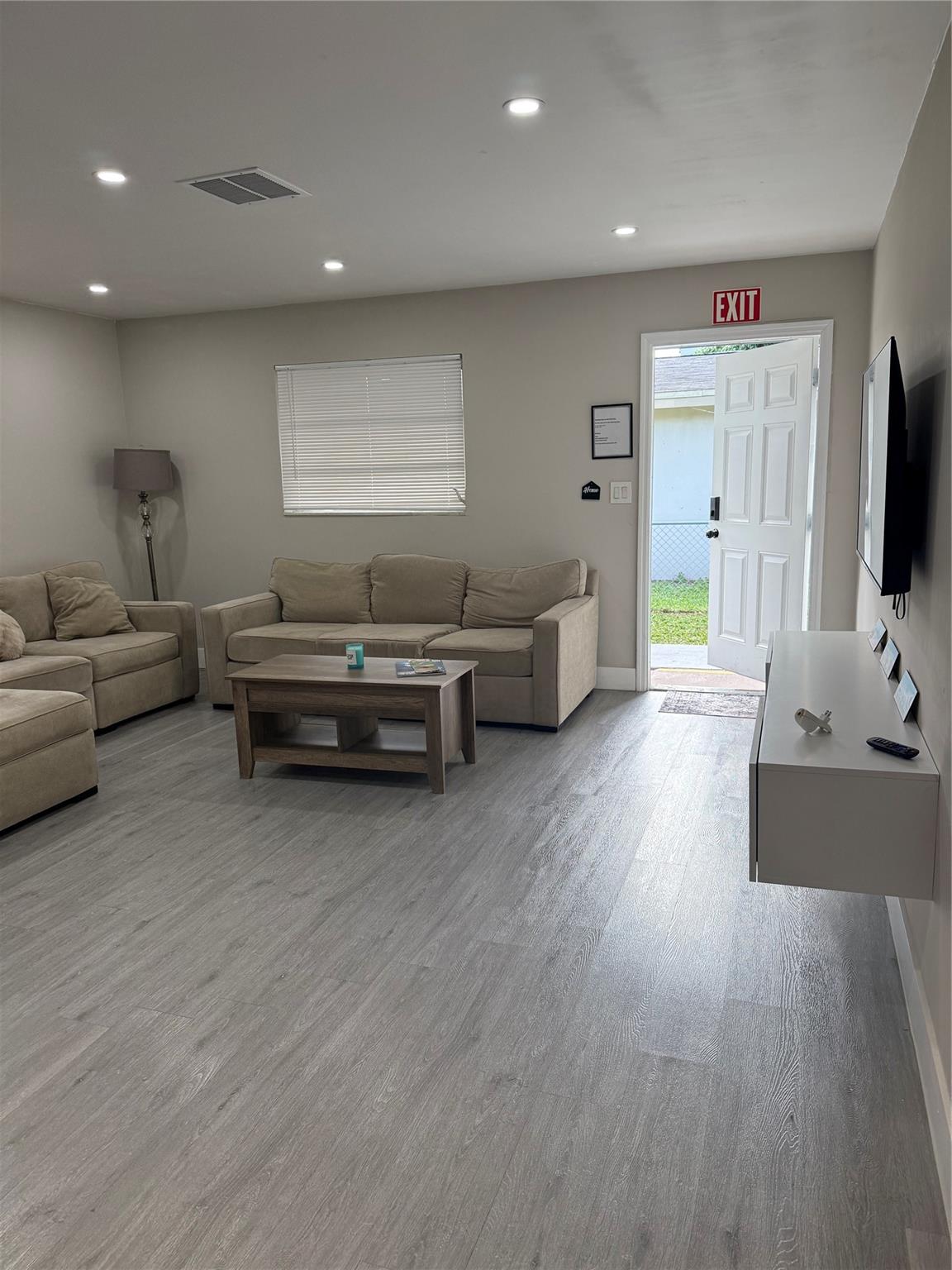 Woodlawn 11-28 B - Residential Lease