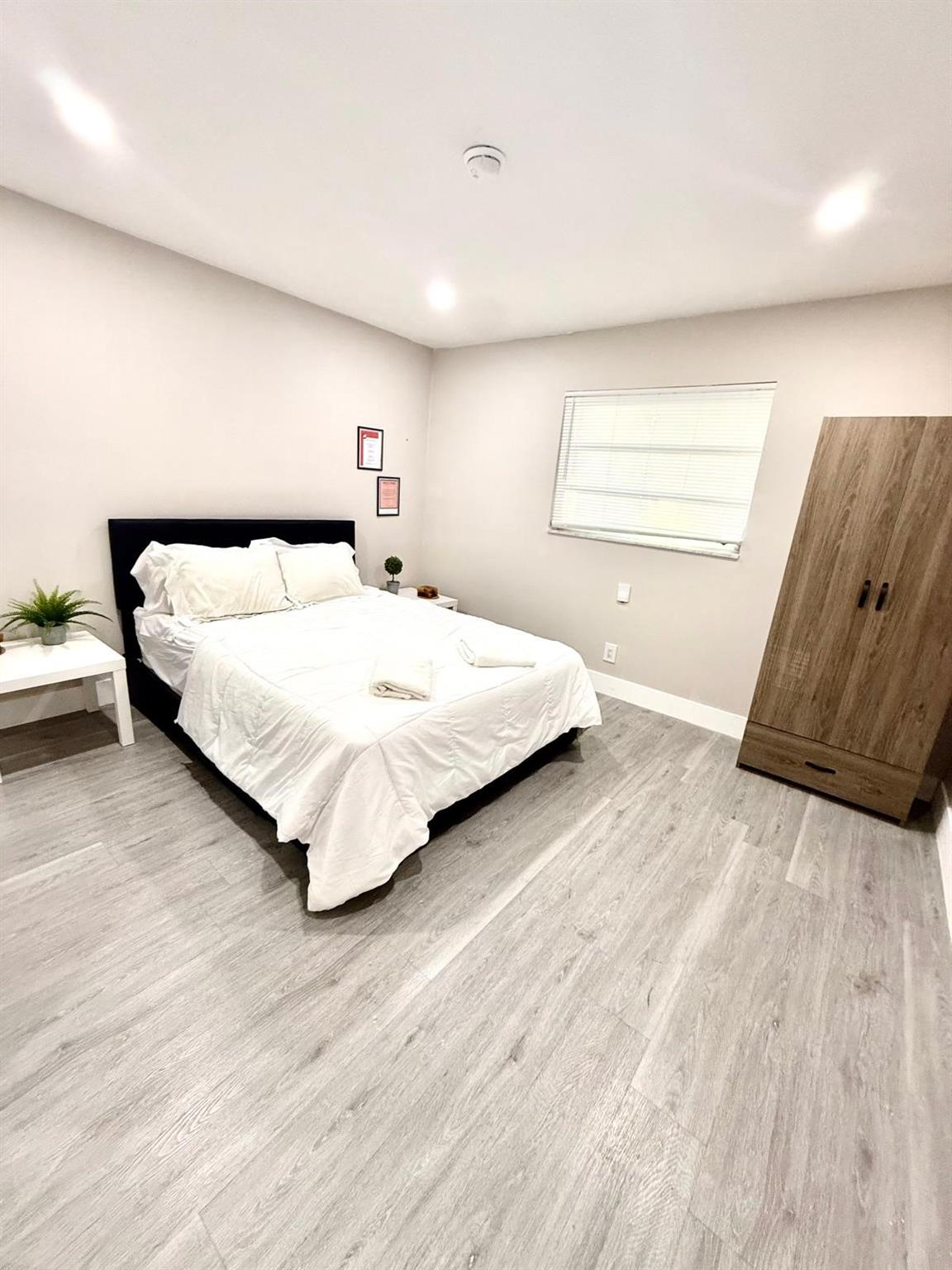 Woodlawn 11-28 B - Residential Lease