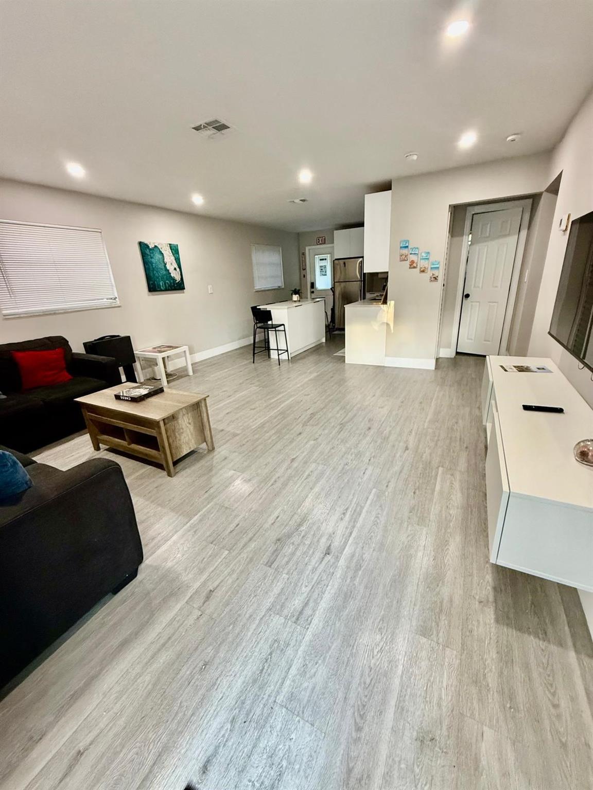 Woodlawn 11-28 B - Residential Lease