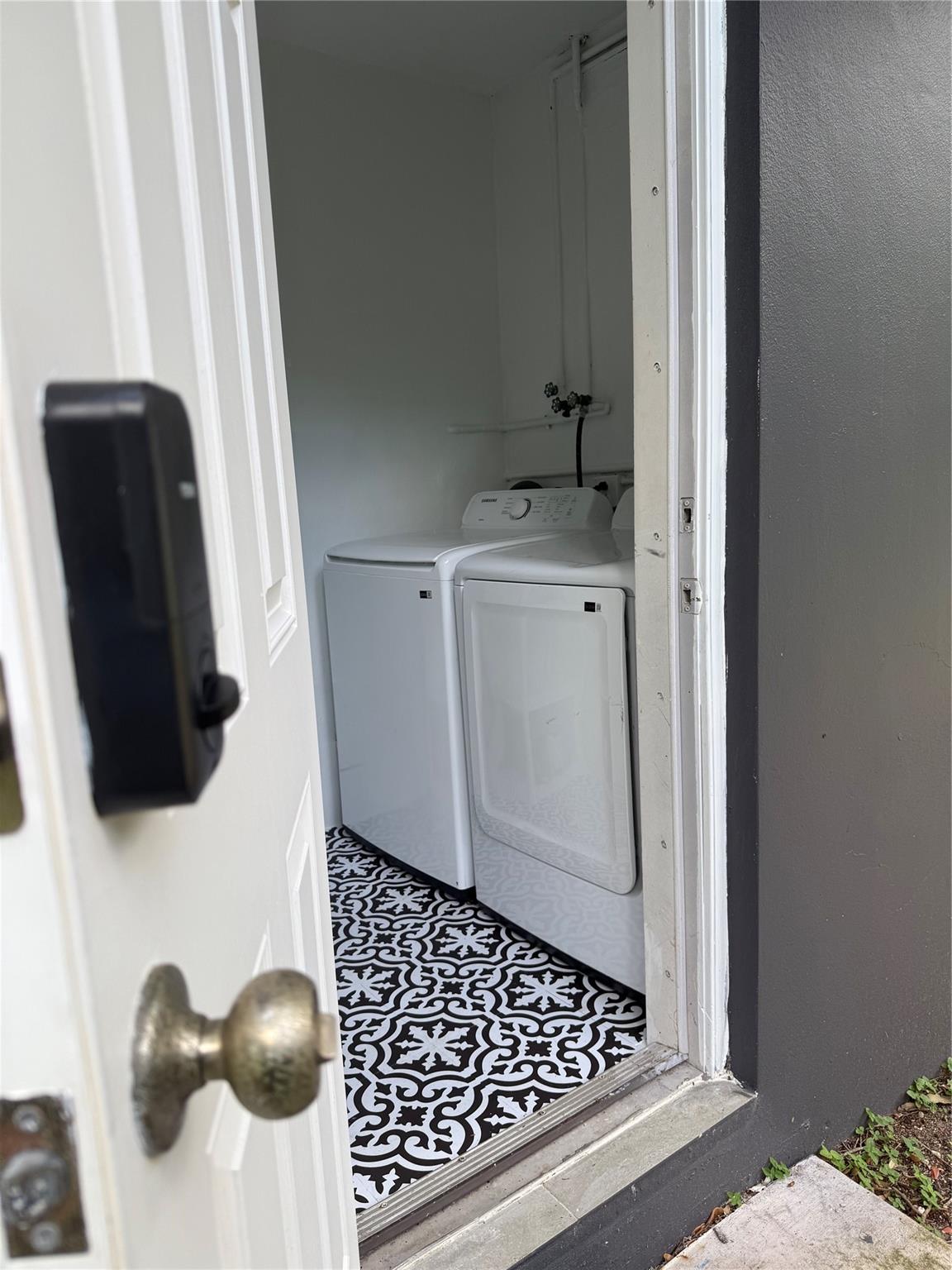 Woodlawn 11-28 B - Residential Lease