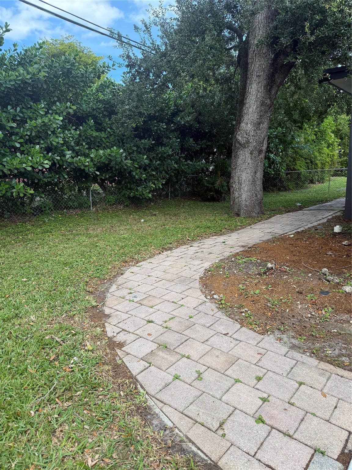 Woodlawn 11-28 B - Residential Lease