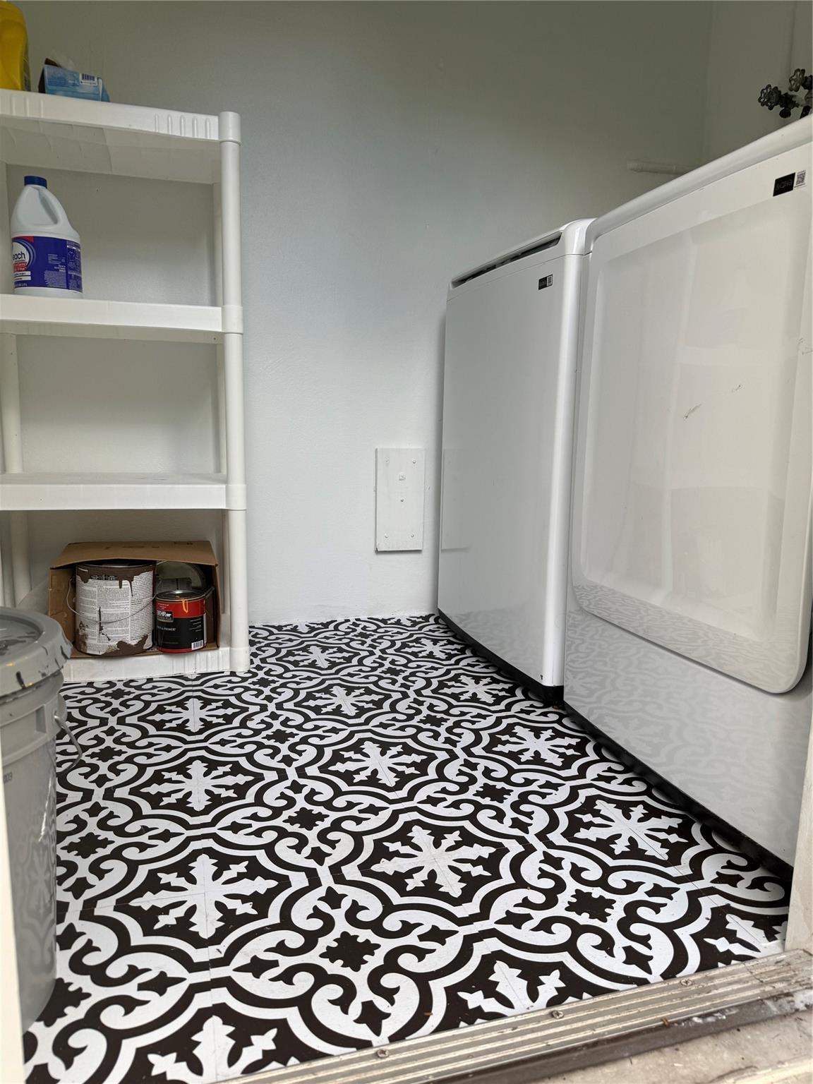 Woodlawn 11-28 B - Residential Lease