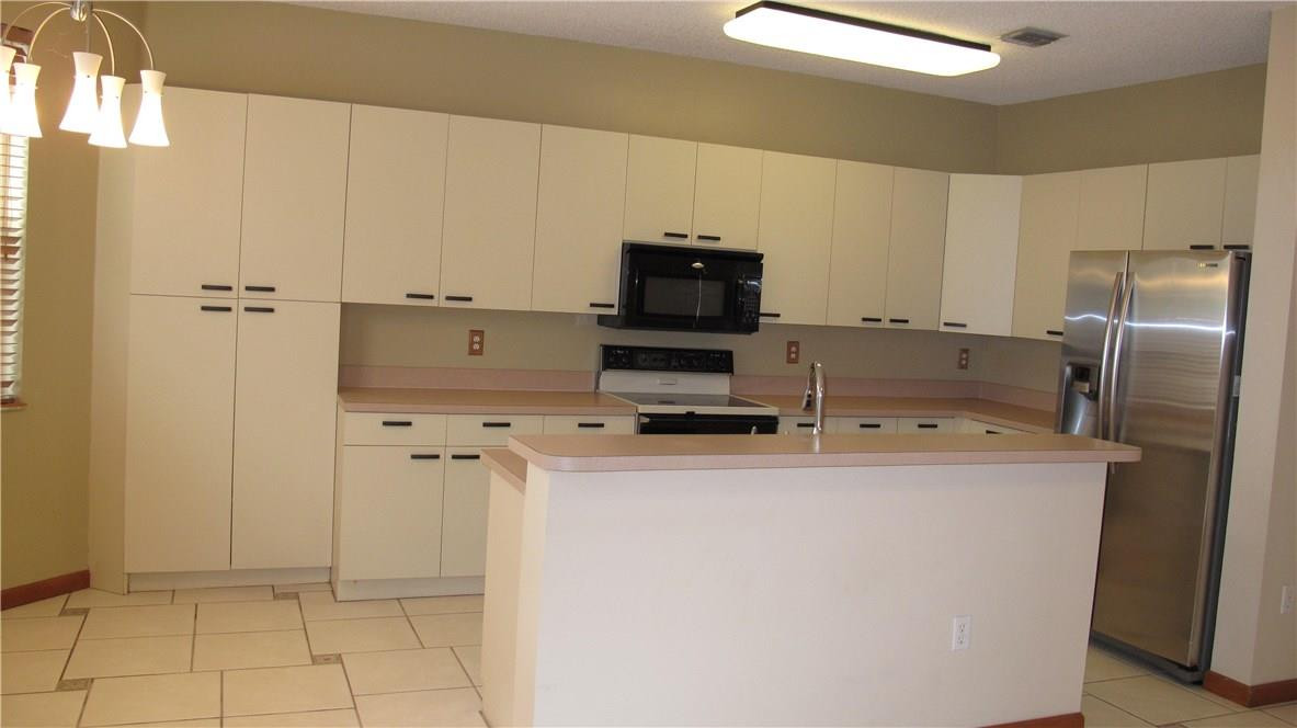 TOWNGATE - Residential Lease