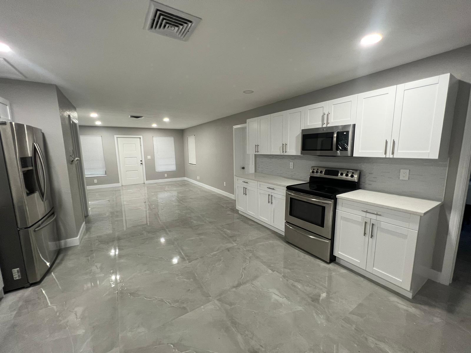 LAKESIDE POINT ADD TO LANTANA - Residential Lease