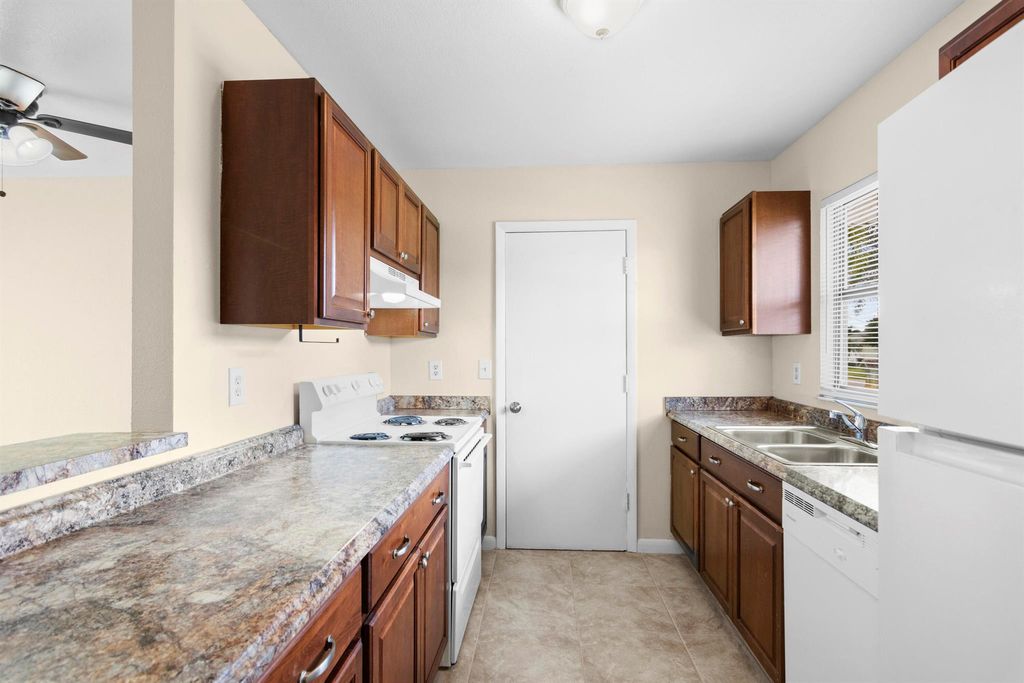 Photo of 2213 SE Short Street, Port Saint Lucie, FL 34952 (MLS # R10981095)