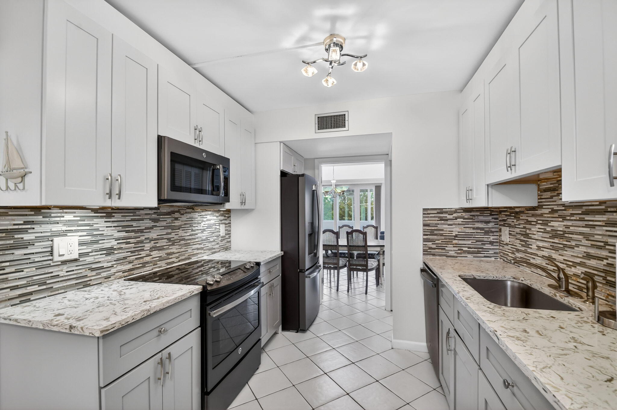 3425 Via Poinciana 403
