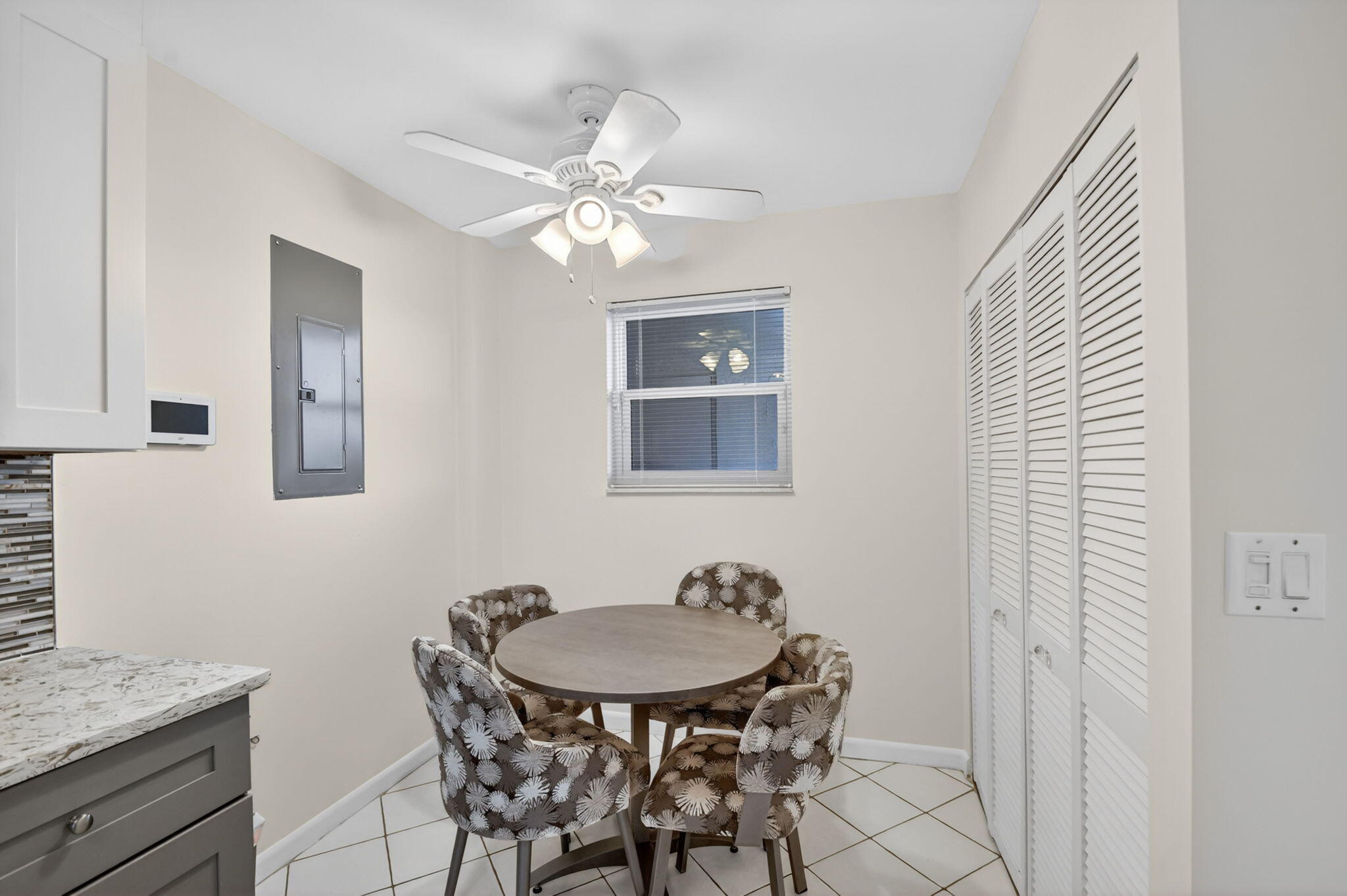 3425 Via Poinciana 403