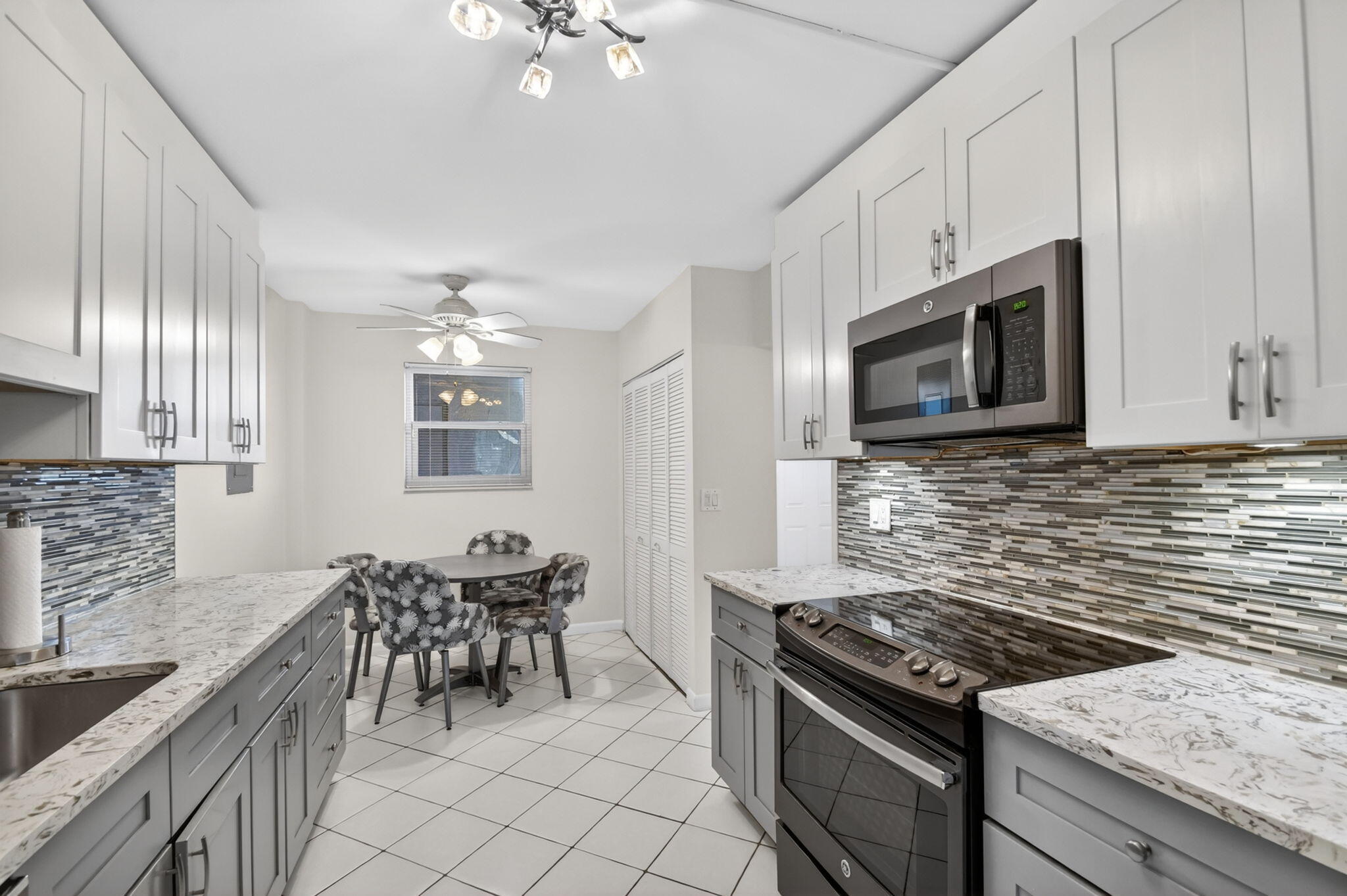 3425 Via Poinciana 403