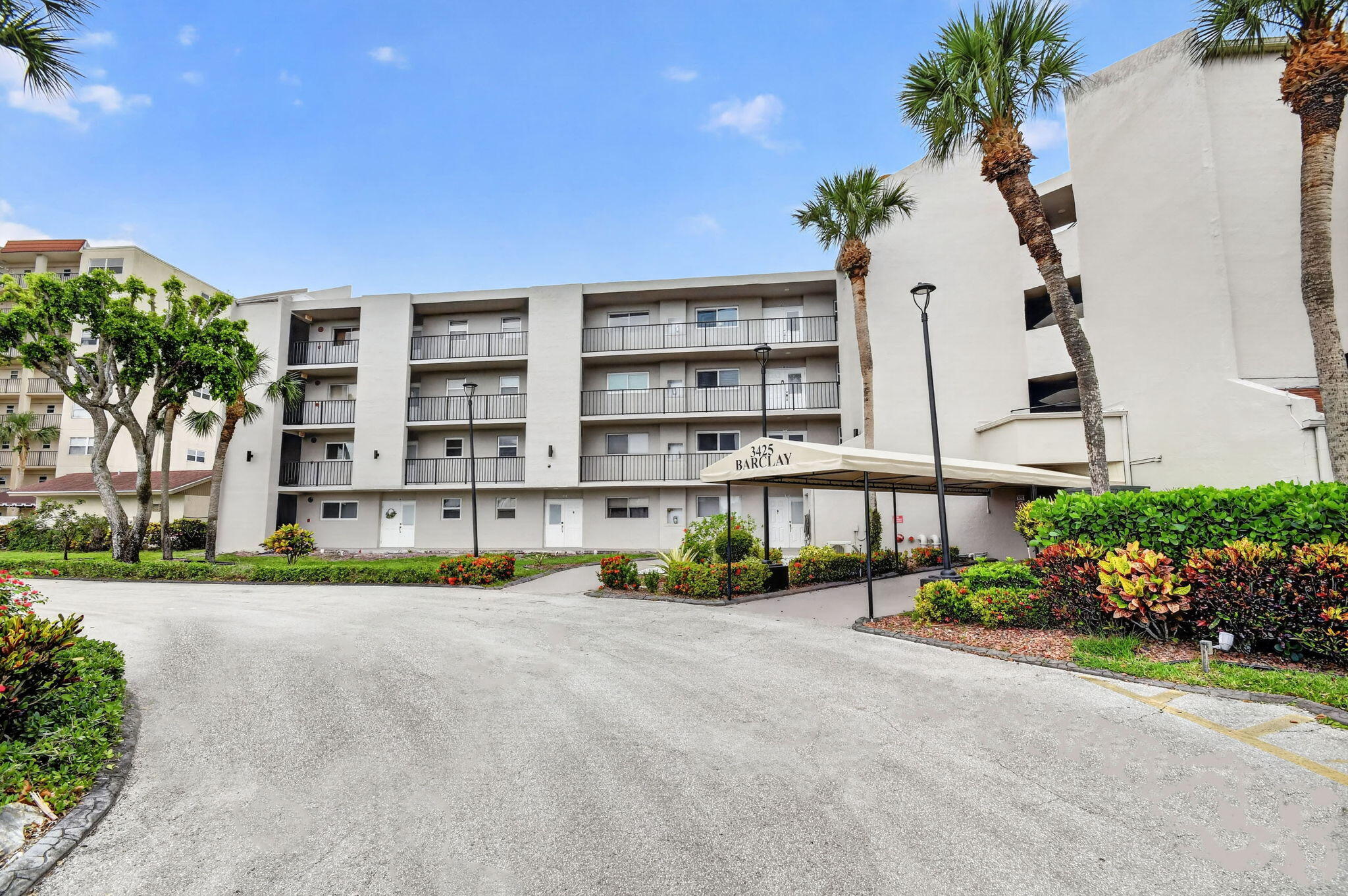 3425 Via Poinciana 403