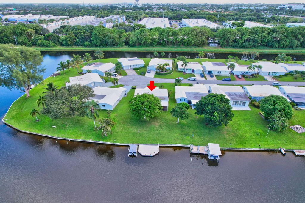 Photo of 1105 Florentine Way, Boynton Beach, FL 33426 (MLS # R11030881)